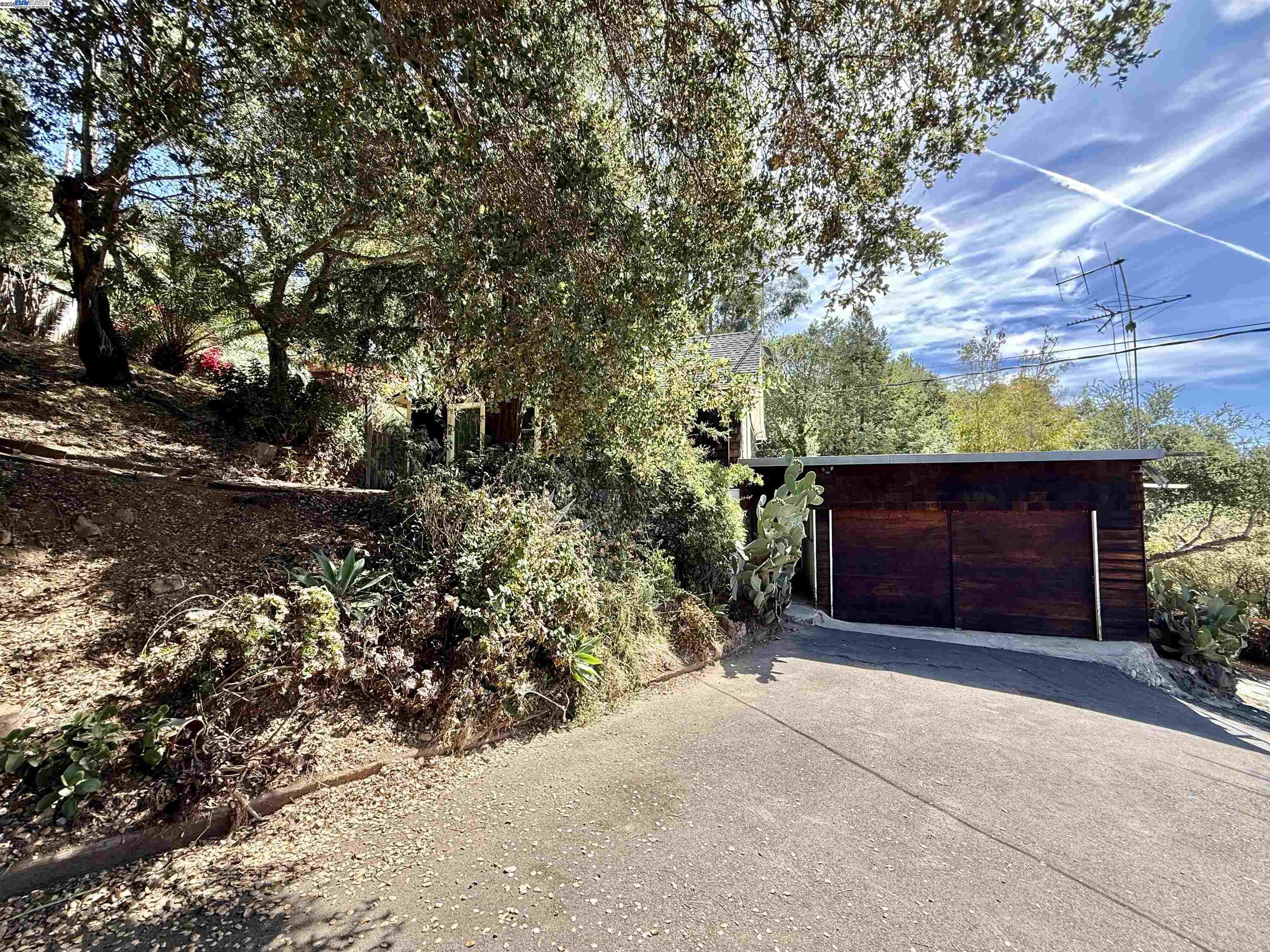 Detail Gallery Image 8 of 50 For 7308 Altura Pl, Oakland,  CA 94605 - 1 Beds | 1 Baths