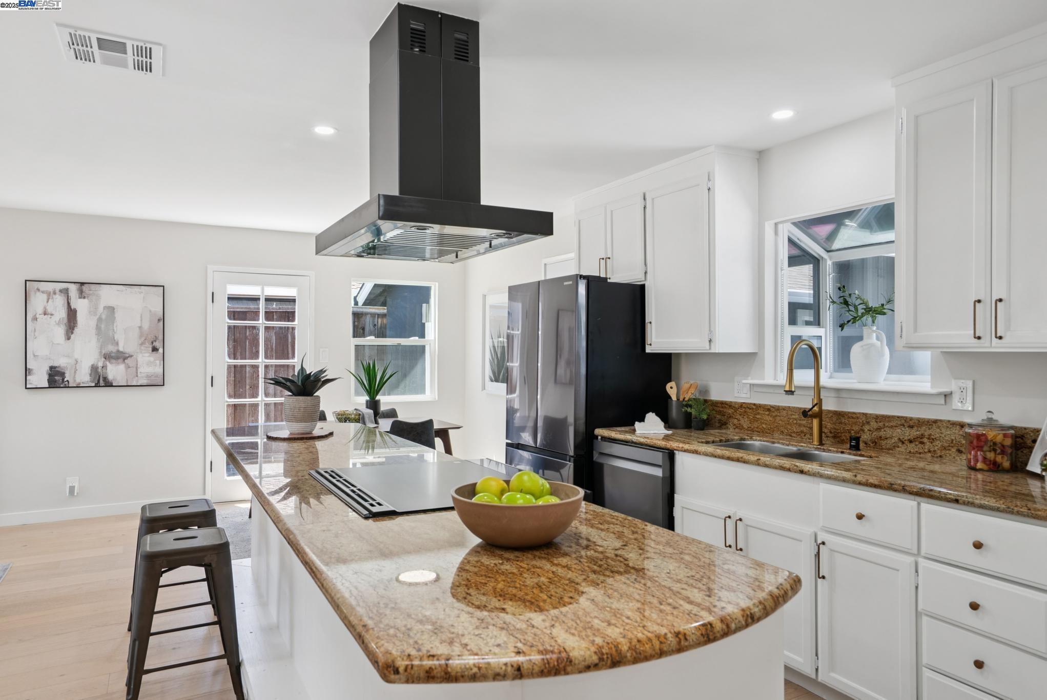 Detail Gallery Image 5 of 58 For 1568 Willowgate Dr, San Jose,  CA 95118 - 3 Beds | 2 Baths