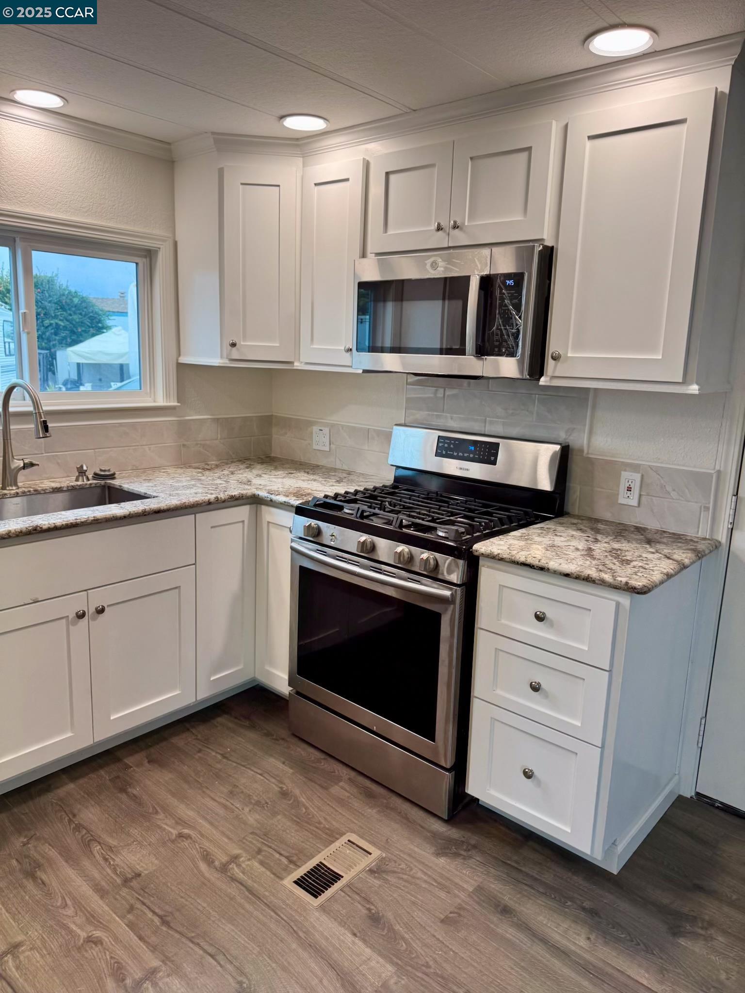 Detail Gallery Image 3 of 14 For 747 Lewelling Blvd Spc 22,  San Leandro,  CA 94579 - 1 Beds | 1 Baths