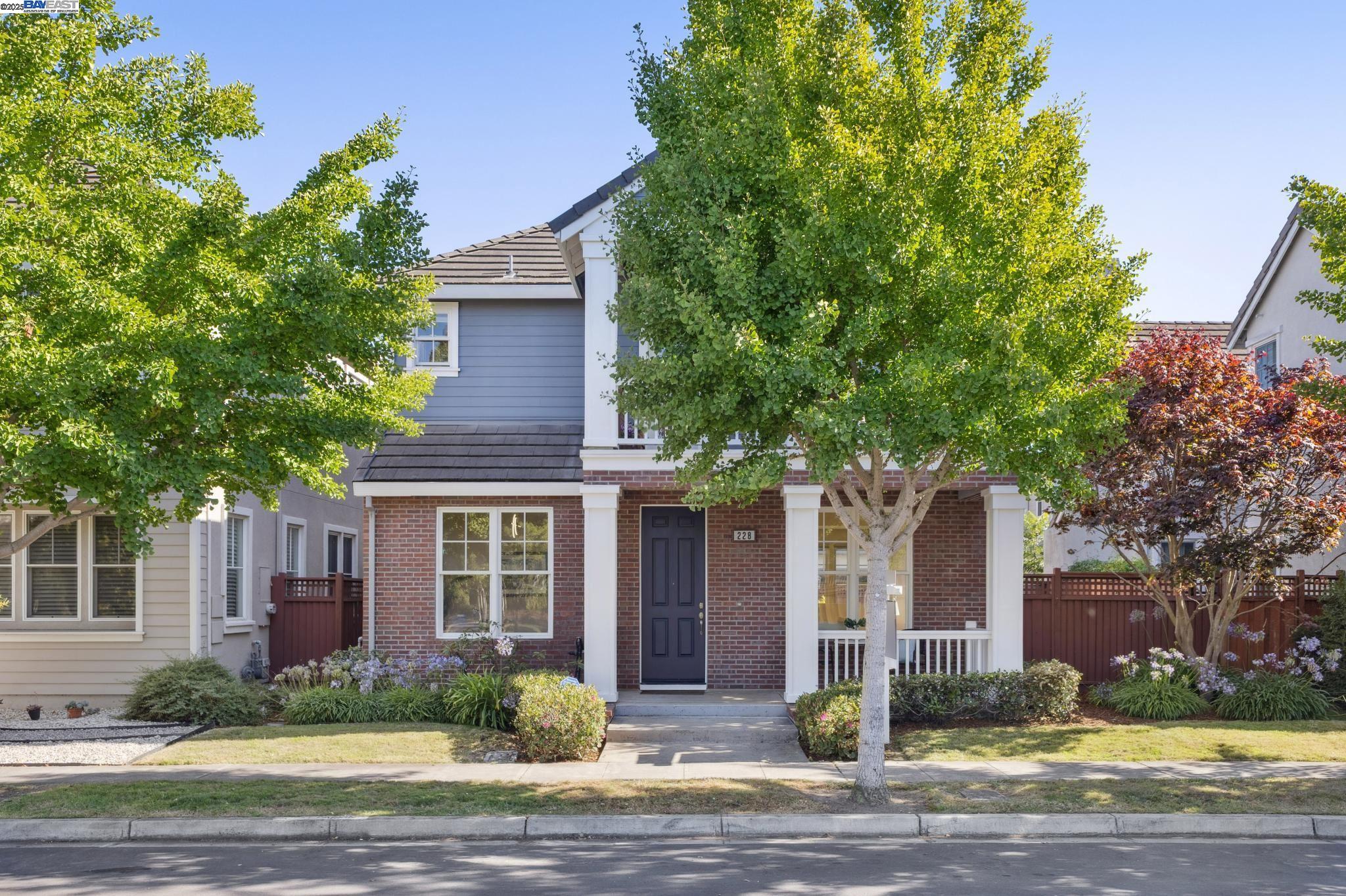 Detail Gallery Image 2 of 45 For 228 Ansel Ave, Alameda,  CA 94501 - 3 Beds | 2/1 Baths