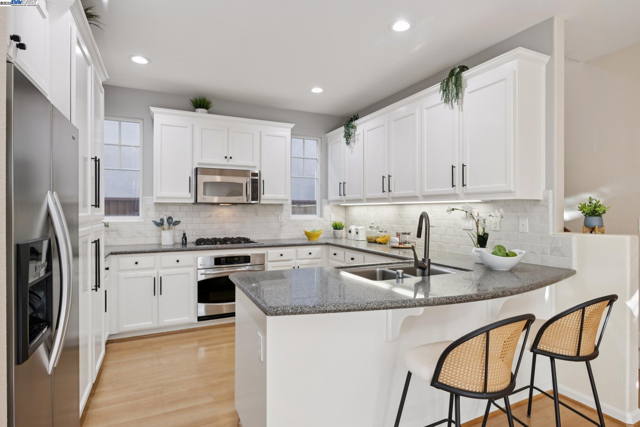 Detail Gallery Image 15 of 45 For 228 Ansel Ave, Alameda,  CA 94501 - 3 Beds | 2/1 Baths