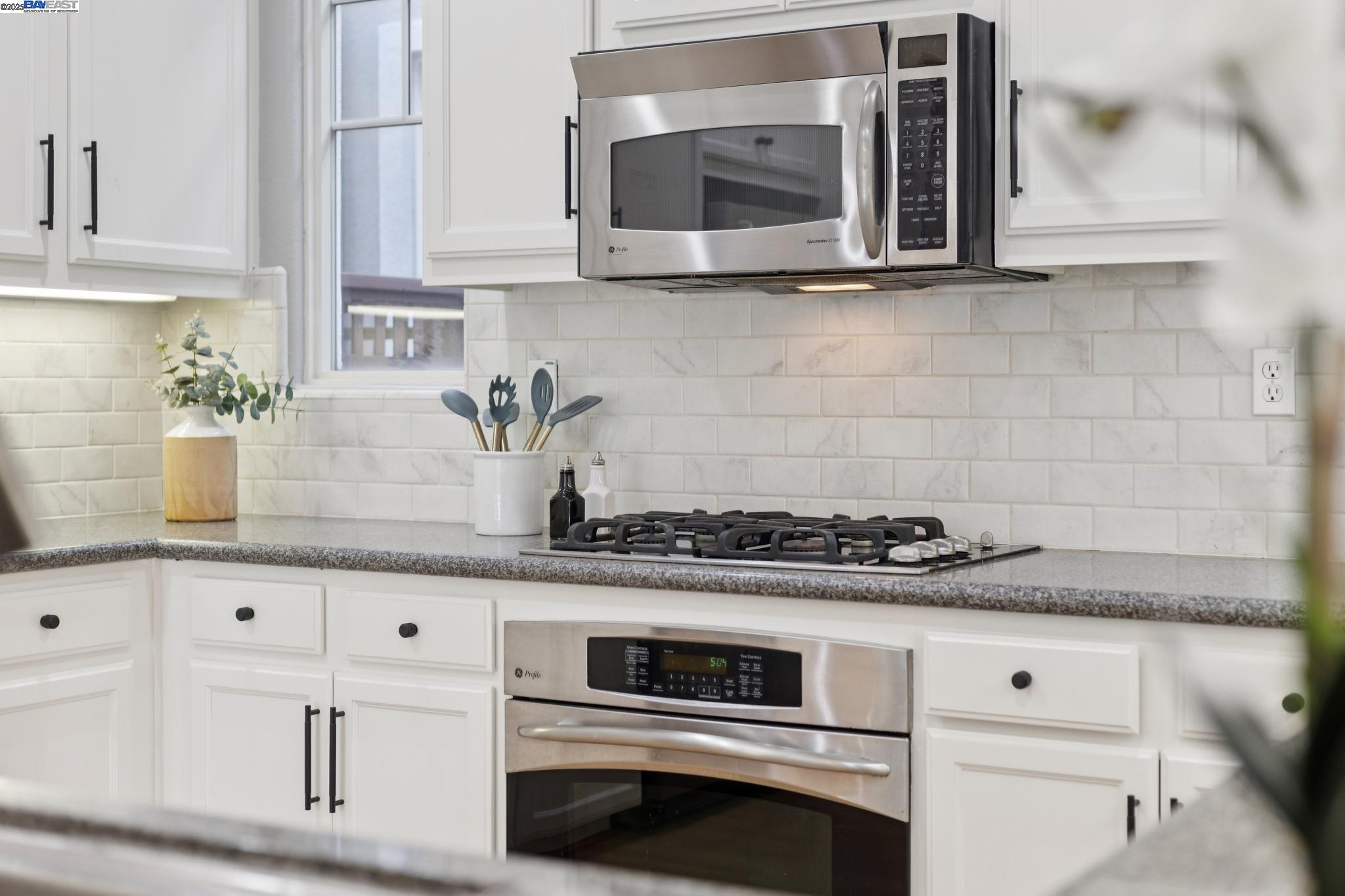 Detail Gallery Image 16 of 45 For 228 Ansel Ave, Alameda,  CA 94501 - 3 Beds | 2/1 Baths