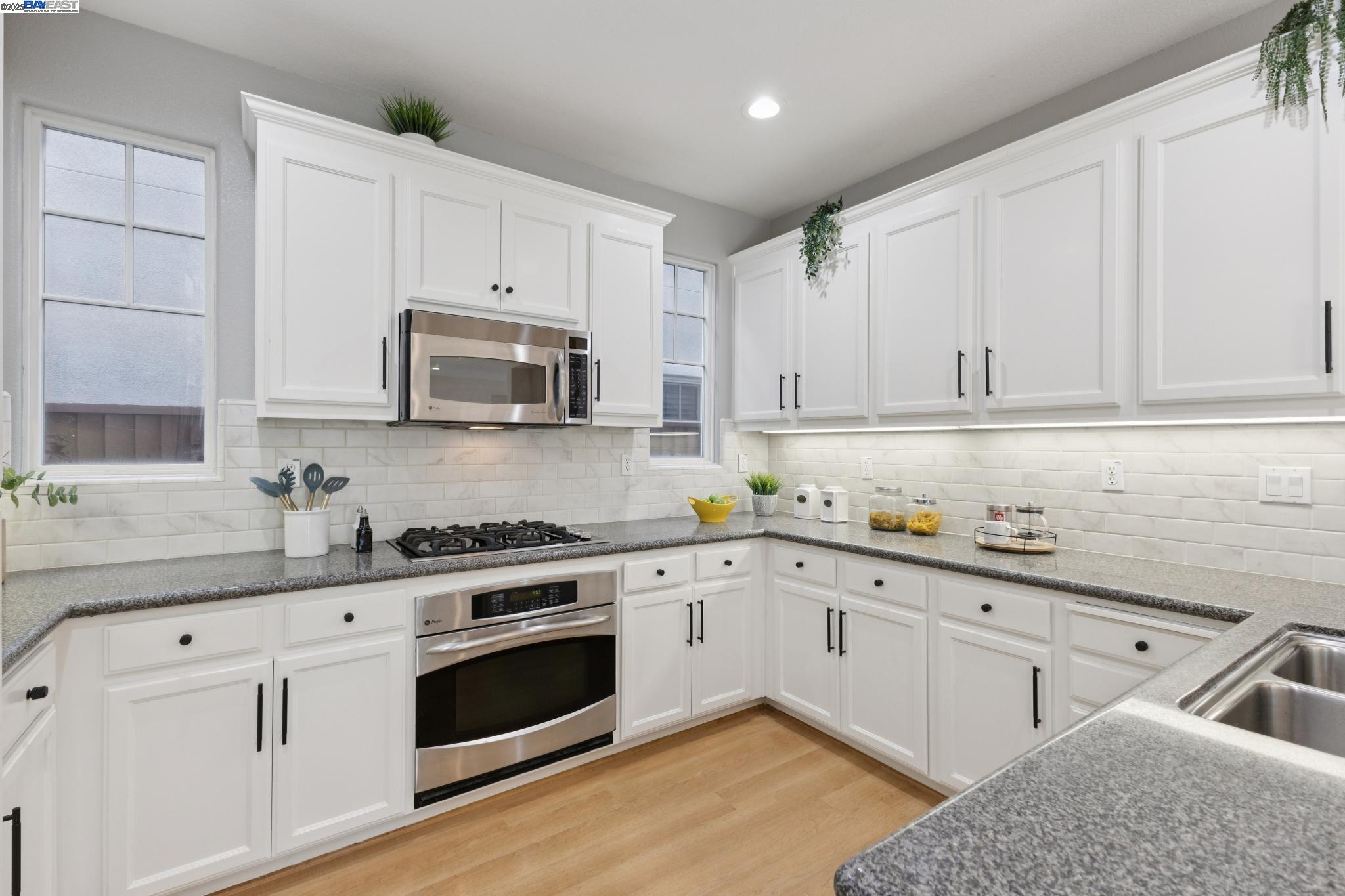 Detail Gallery Image 17 of 45 For 228 Ansel Ave, Alameda,  CA 94501 - 3 Beds | 2/1 Baths