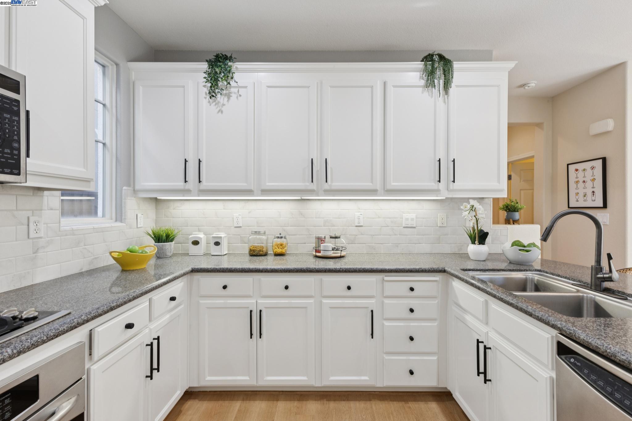 Detail Gallery Image 18 of 45 For 228 Ansel Ave, Alameda,  CA 94501 - 3 Beds | 2/1 Baths