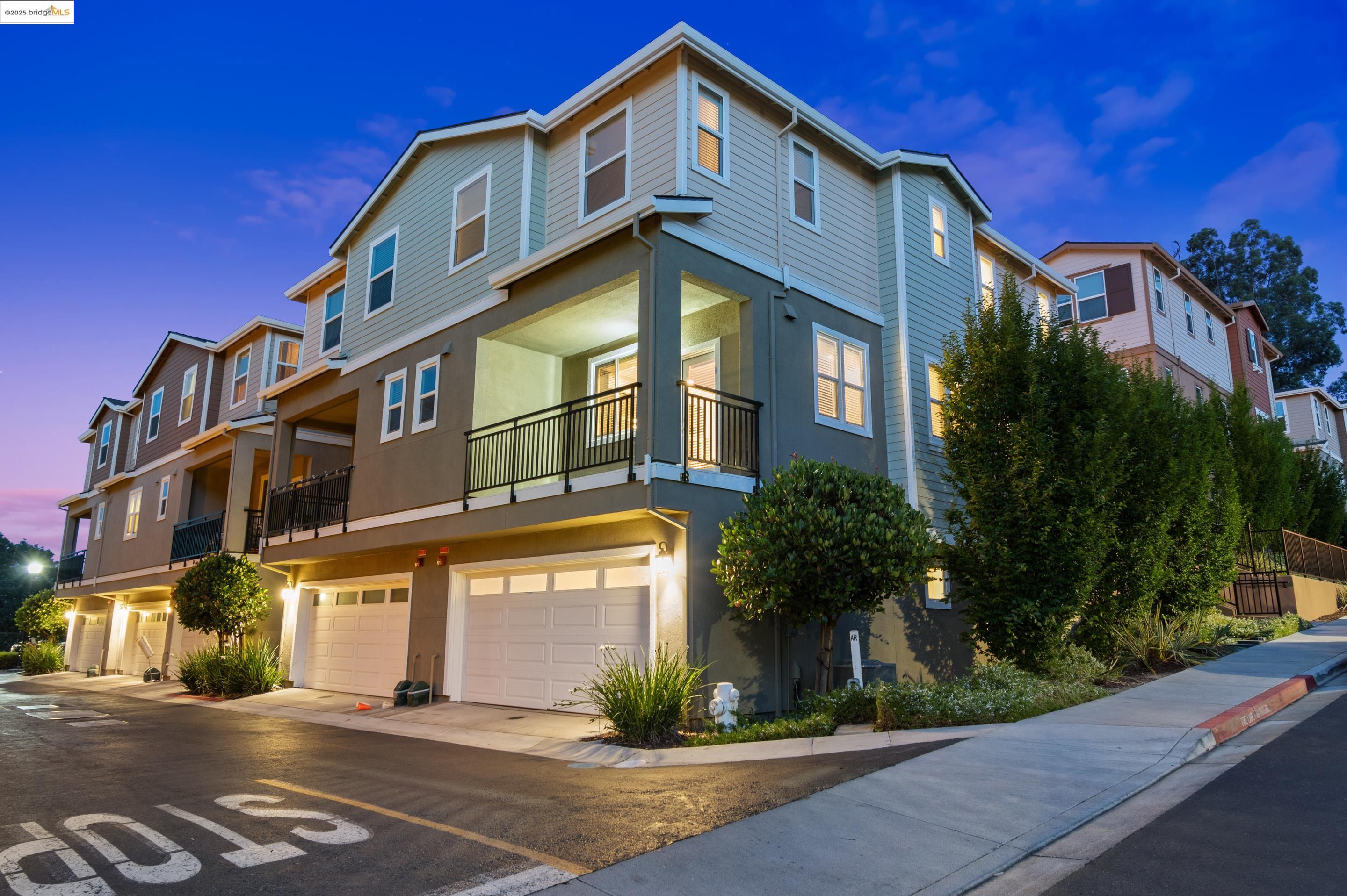 Detail Gallery Image 1 of 29 For 701 Tierney Pl, Martinez,  CA 94553 - 4 Beds | 3/1 Baths