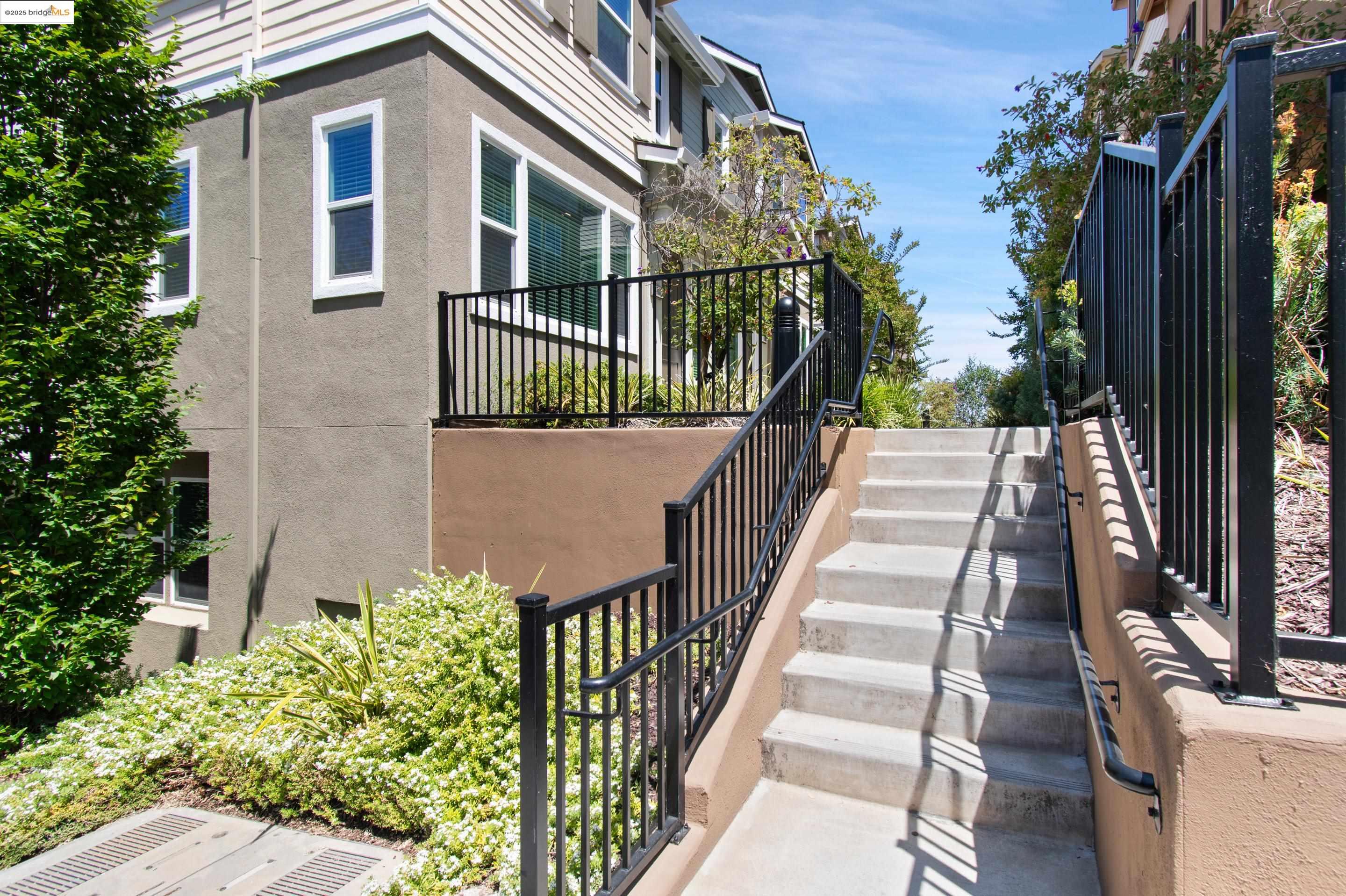 Detail Gallery Image 2 of 29 For 701 Tierney Pl, Martinez,  CA 94553 - 4 Beds | 3/1 Baths