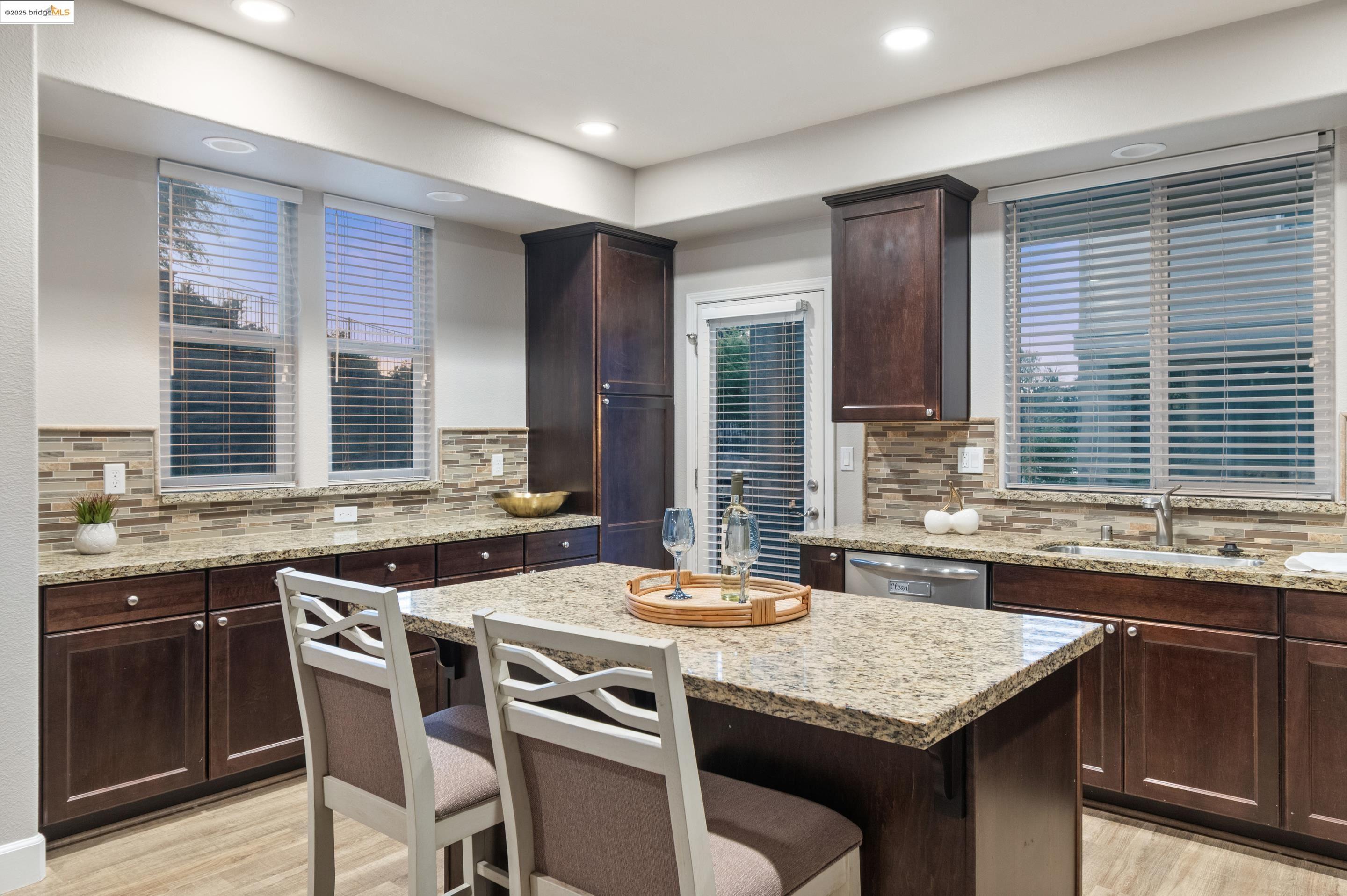 Detail Gallery Image 23 of 29 For 701 Tierney Pl, Martinez,  CA 94553 - 4 Beds | 3/1 Baths