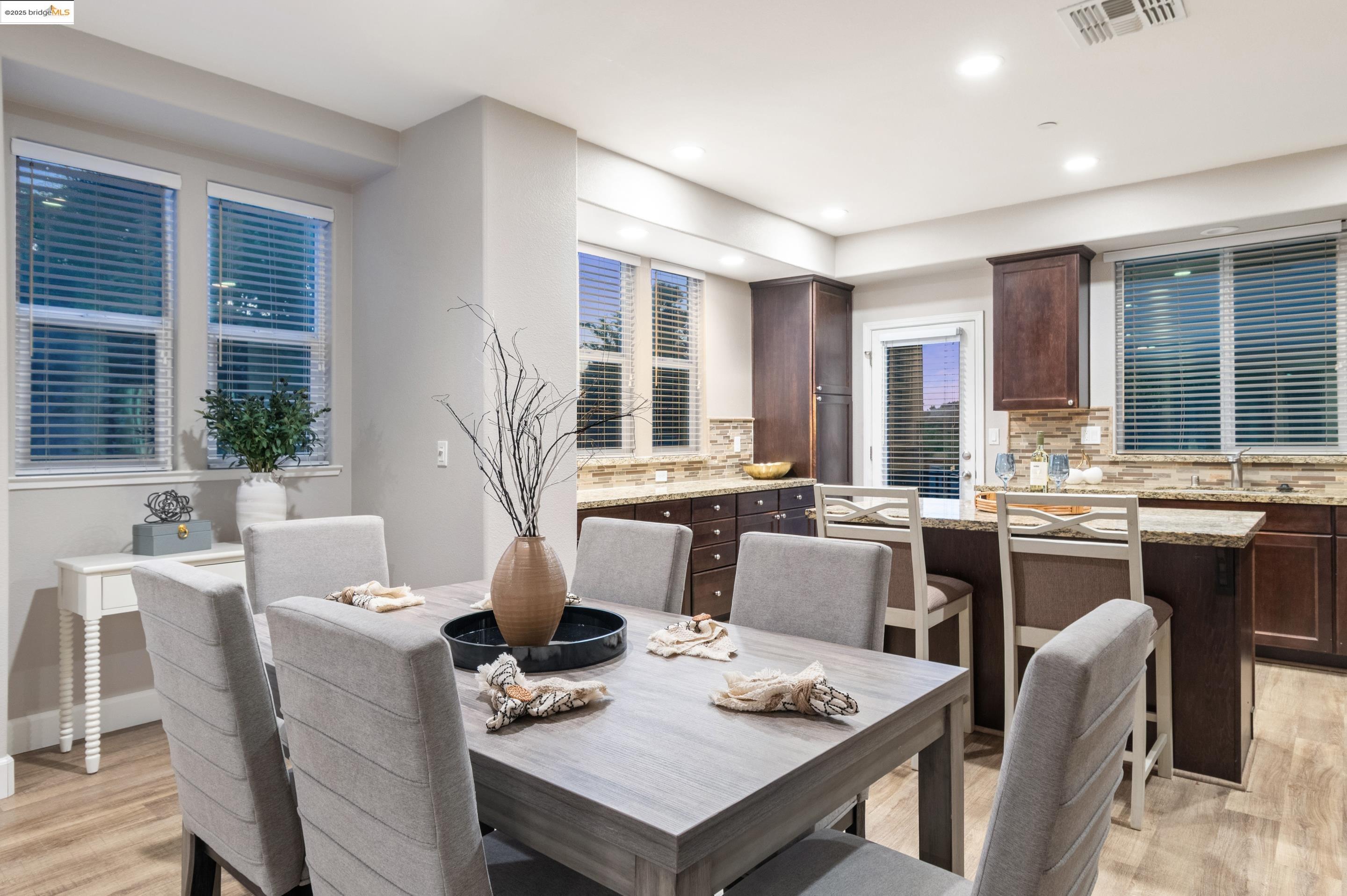 Detail Gallery Image 26 of 29 For 701 Tierney Pl, Martinez,  CA 94553 - 4 Beds | 3/1 Baths