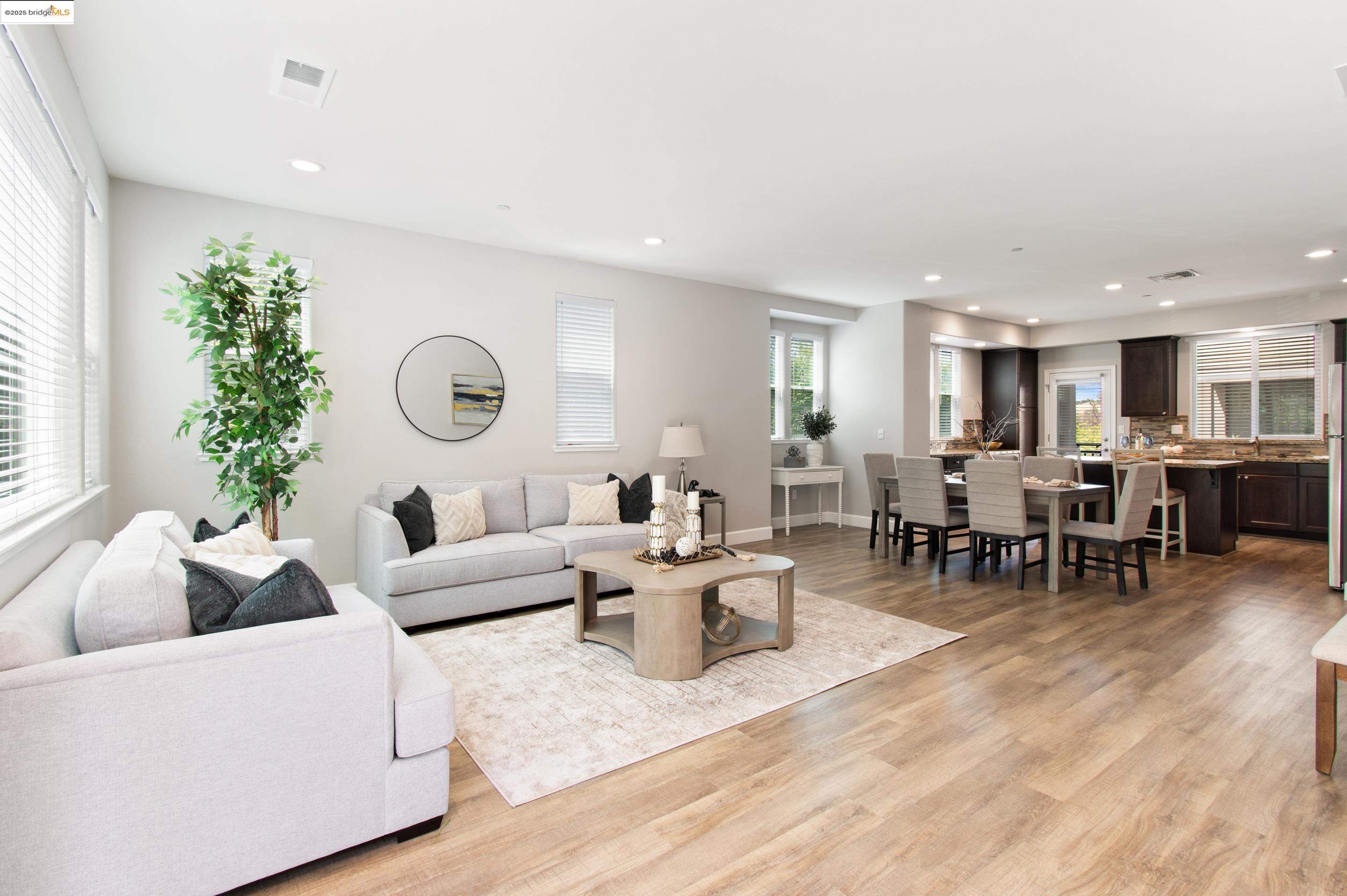 Detail Gallery Image 4 of 29 For 701 Tierney Pl, Martinez,  CA 94553 - 4 Beds | 3/1 Baths