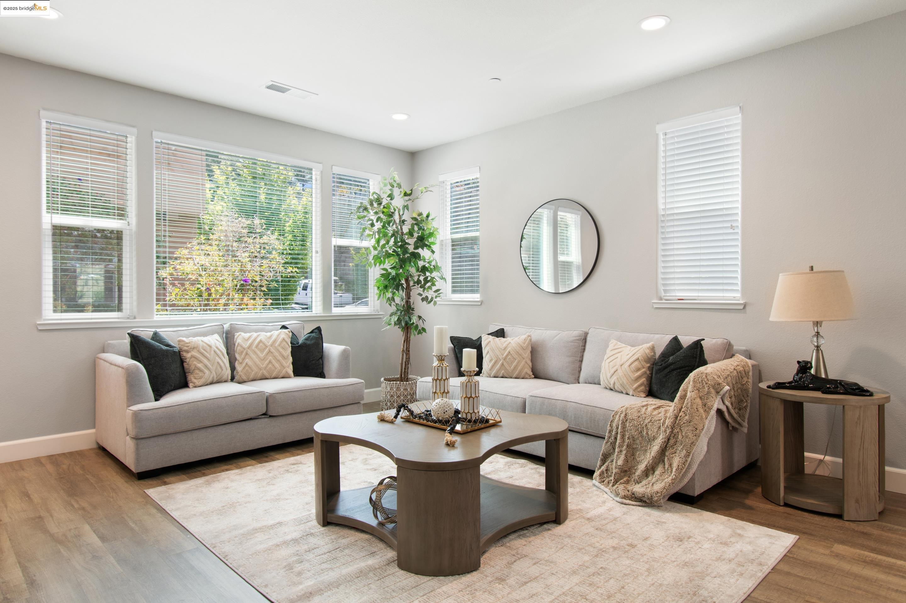 Detail Gallery Image 5 of 29 For 701 Tierney Pl, Martinez,  CA 94553 - 4 Beds | 3/1 Baths