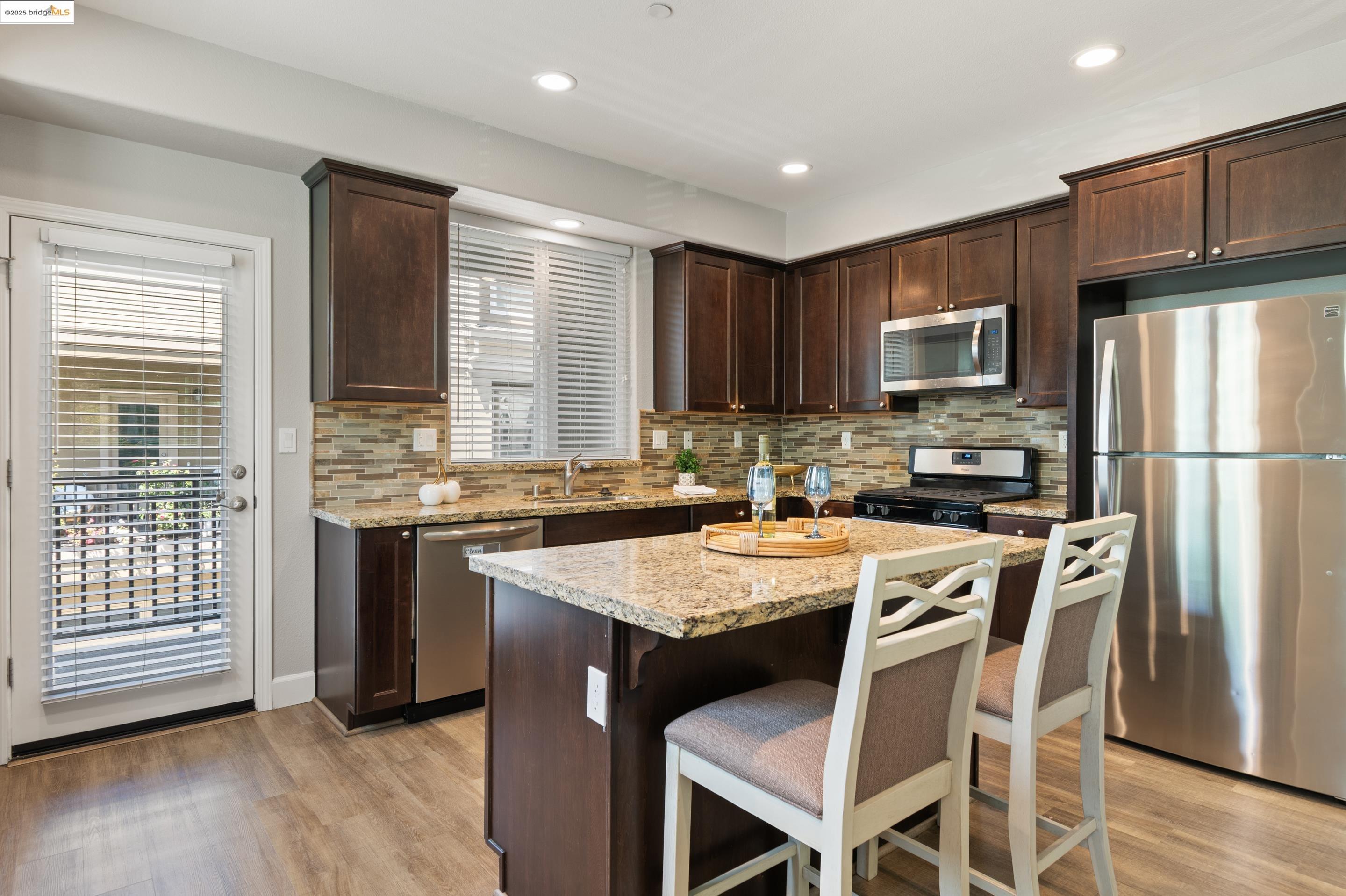 Detail Gallery Image 6 of 29 For 701 Tierney Pl, Martinez,  CA 94553 - 4 Beds | 3/1 Baths