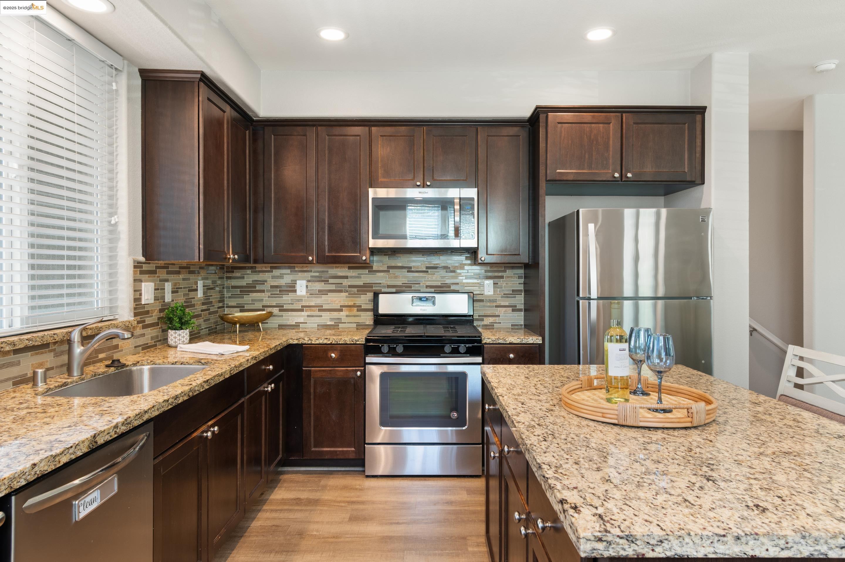 Detail Gallery Image 7 of 29 For 701 Tierney Pl, Martinez,  CA 94553 - 4 Beds | 3/1 Baths