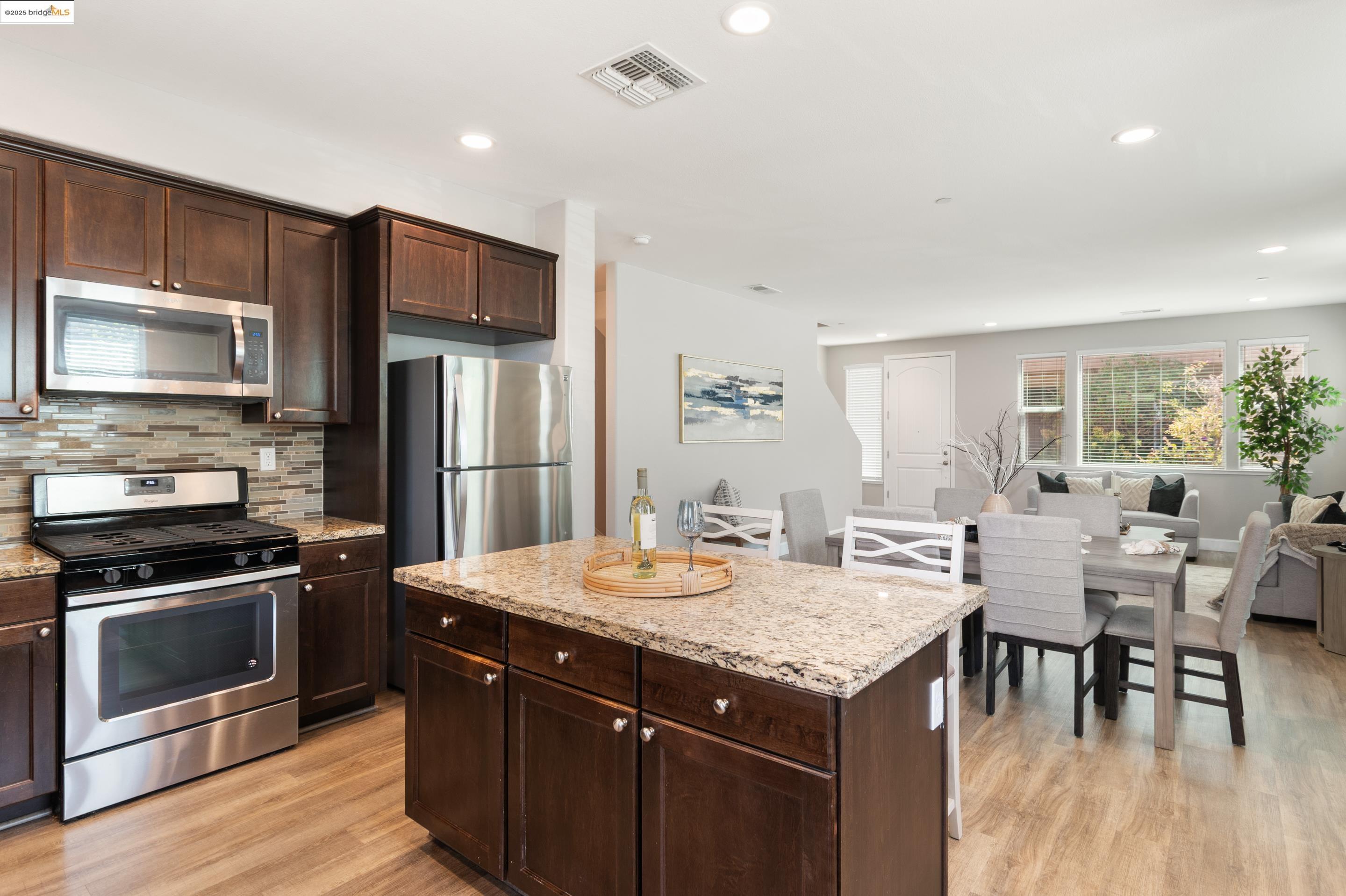 Detail Gallery Image 8 of 29 For 701 Tierney Pl, Martinez,  CA 94553 - 4 Beds | 3/1 Baths