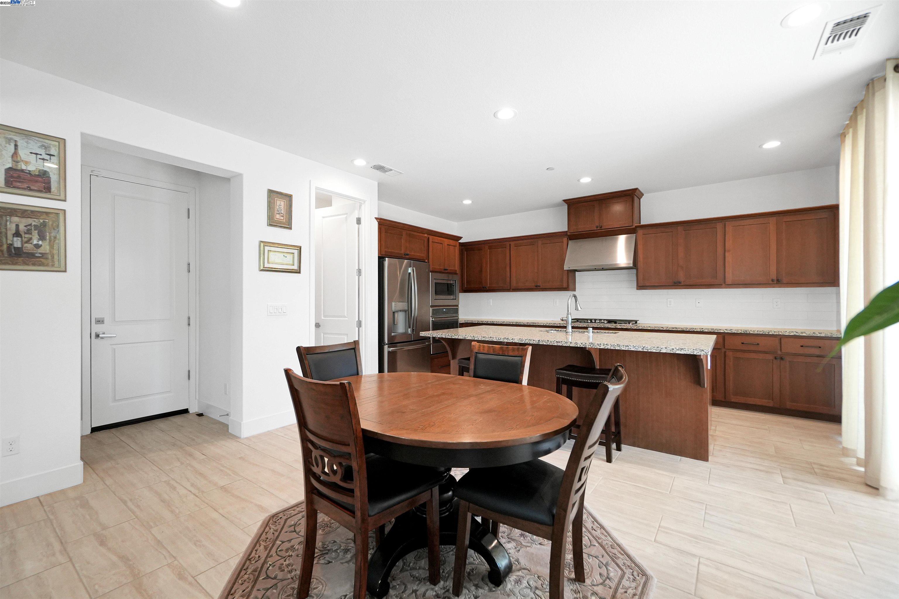 Detail Gallery Image 15 of 59 For 550 Gather Ct, Fairfield,  CA 94534 - 4 Beds | 3 Baths