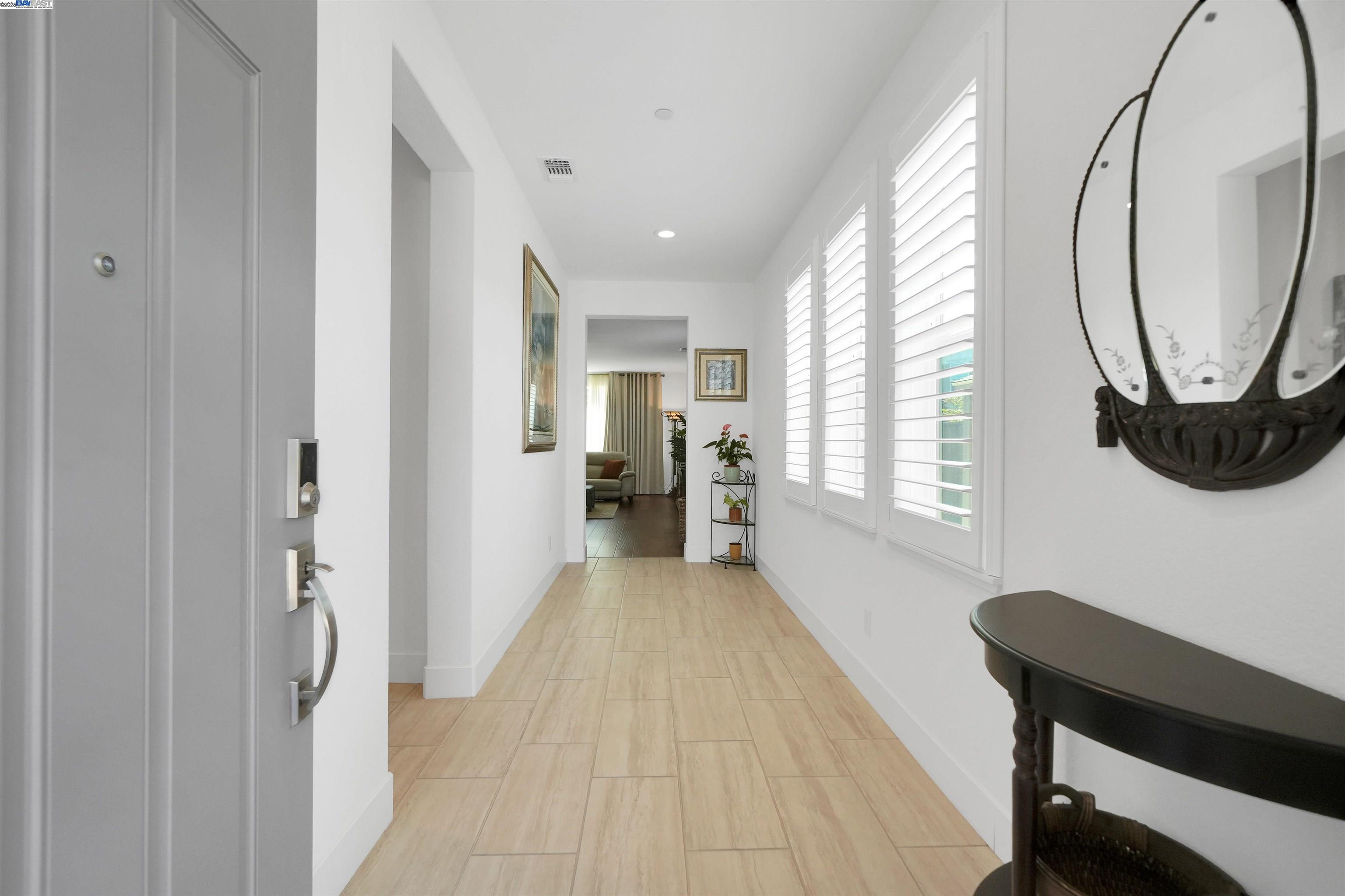 Detail Gallery Image 4 of 59 For 550 Gather Ct, Fairfield,  CA 94534 - 4 Beds | 3 Baths