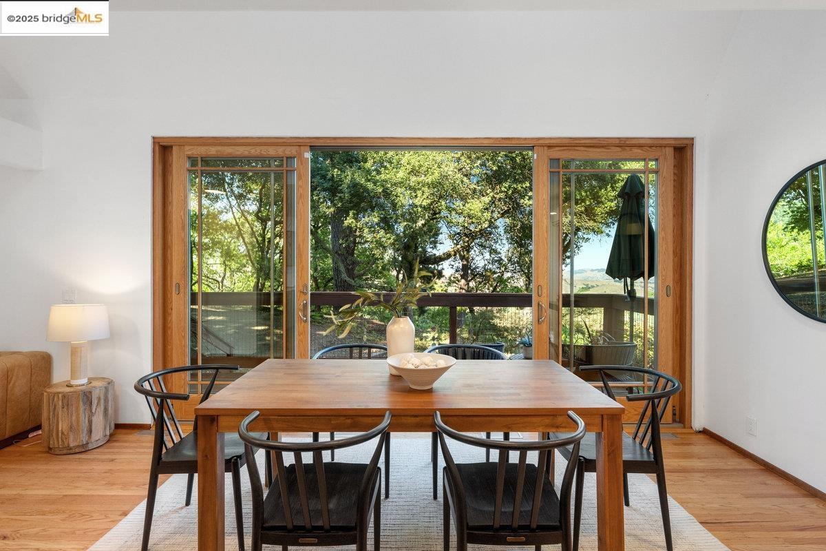 Detail Gallery Image 15 of 60 For 2112 Manzanita Dr, Oakland,  CA 94611 - 3 Beds | 2 Baths