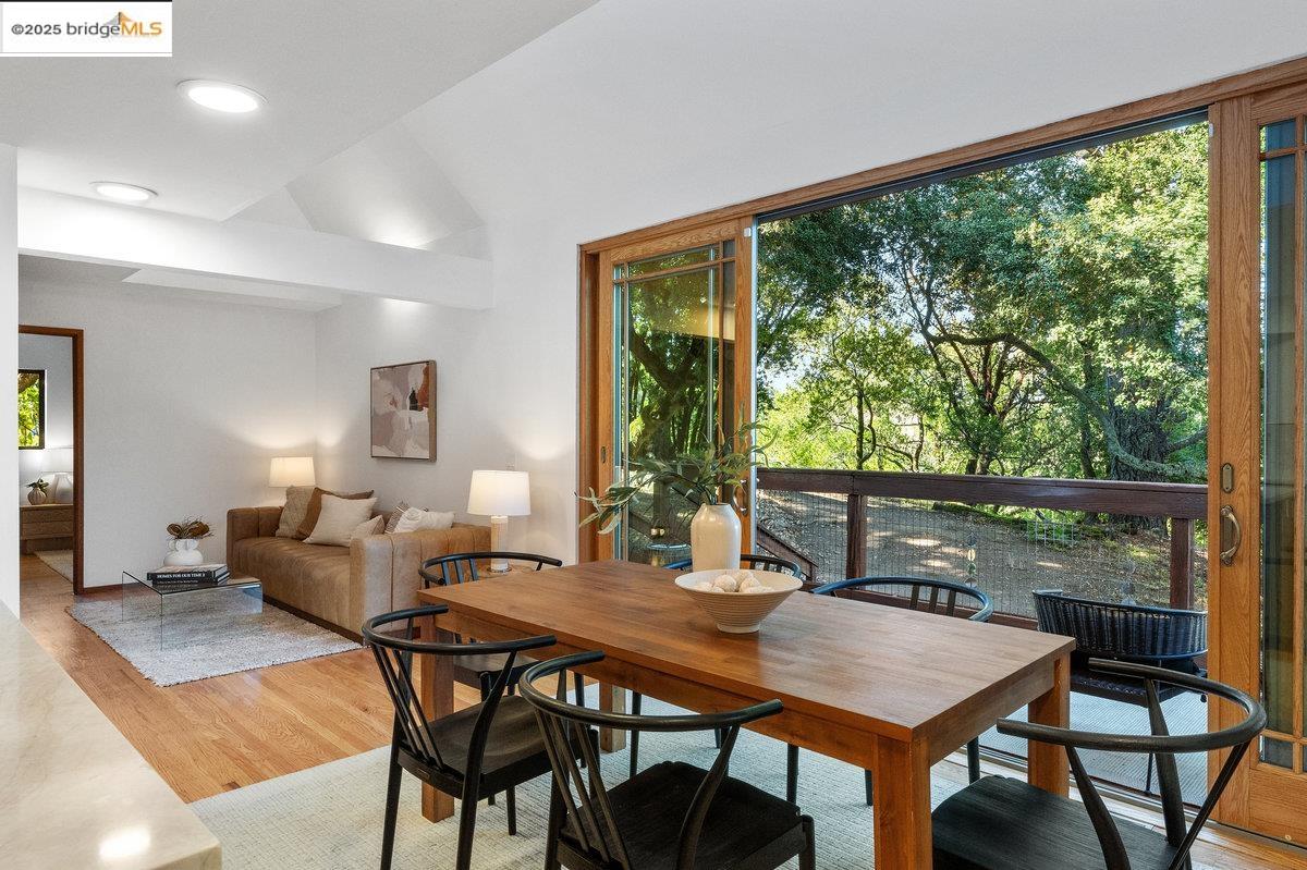 Detail Gallery Image 16 of 60 For 2112 Manzanita Dr, Oakland,  CA 94611 - 3 Beds | 2 Baths