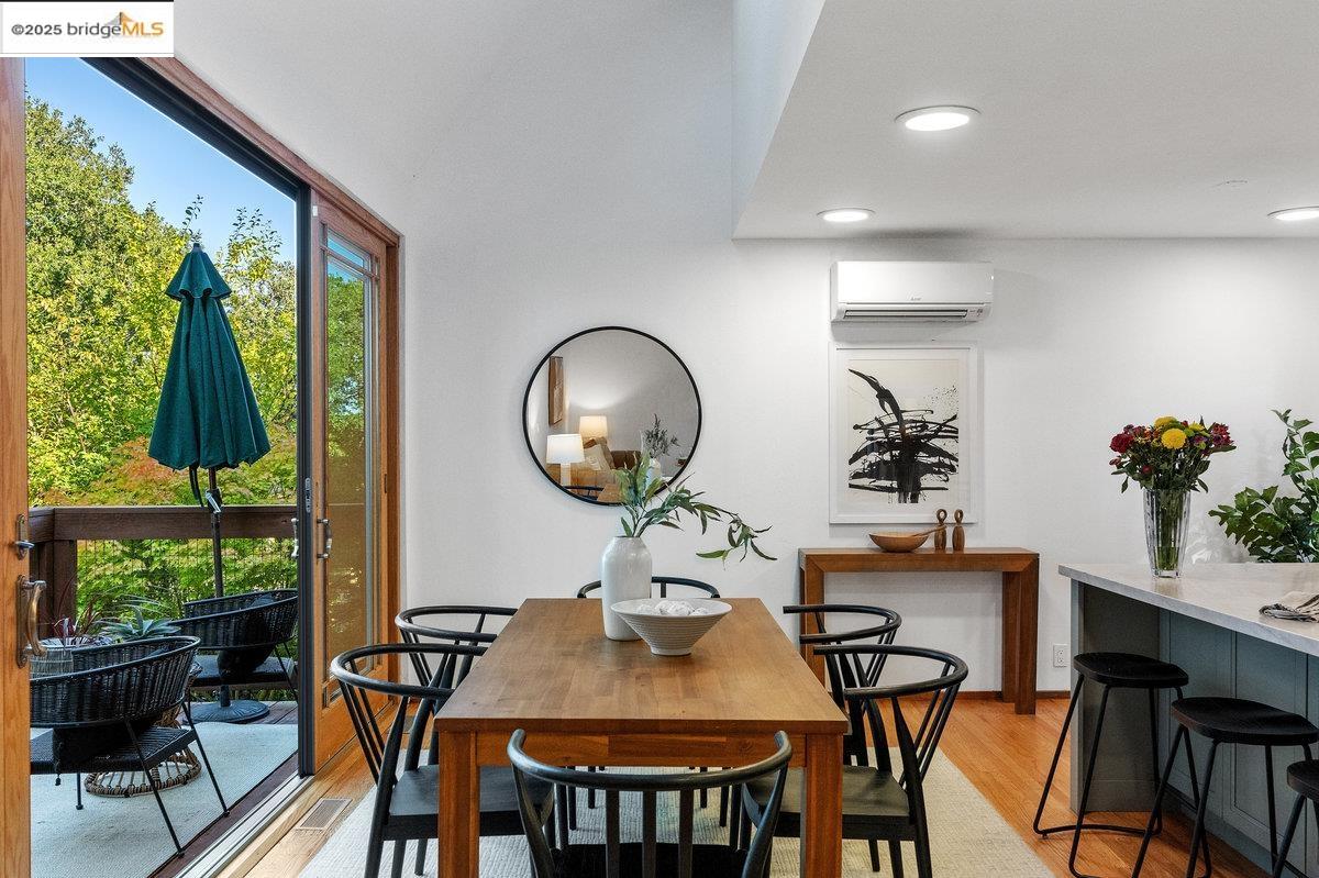 Detail Gallery Image 17 of 60 For 2112 Manzanita Dr, Oakland,  CA 94611 - 3 Beds | 2 Baths