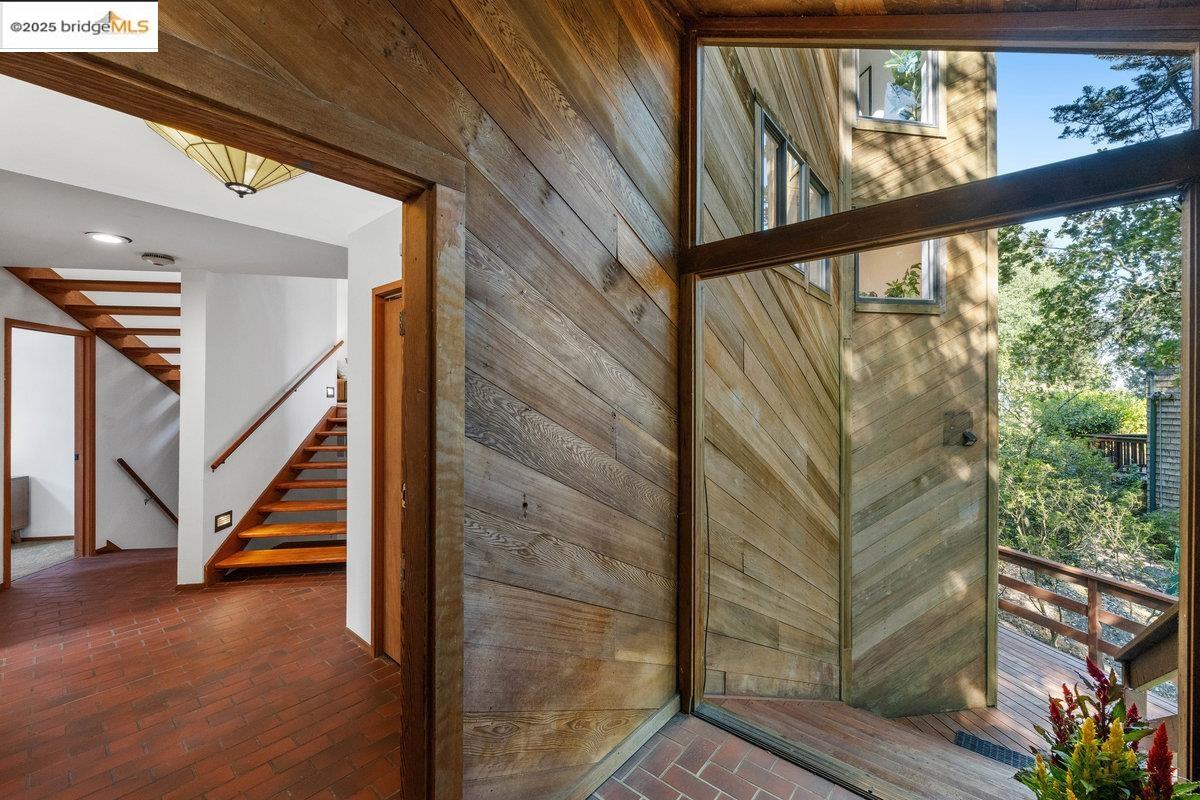 Detail Gallery Image 3 of 60 For 2112 Manzanita Dr, Oakland,  CA 94611 - 3 Beds | 2 Baths