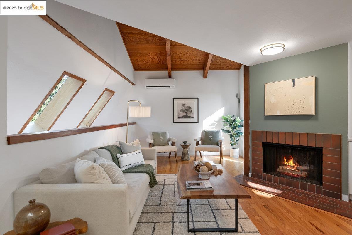 Detail Gallery Image 24 of 60 For 2112 Manzanita Dr, Oakland,  CA 94611 - 3 Beds | 2 Baths