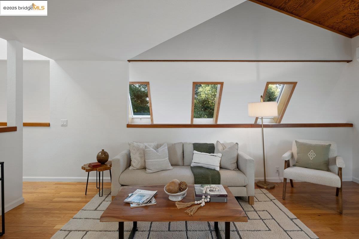 Detail Gallery Image 25 of 60 For 2112 Manzanita Dr, Oakland,  CA 94611 - 3 Beds | 2 Baths