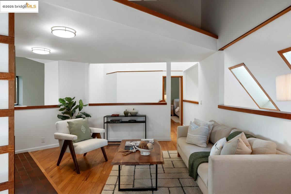 Detail Gallery Image 26 of 60 For 2112 Manzanita Dr, Oakland,  CA 94611 - 3 Beds | 2 Baths