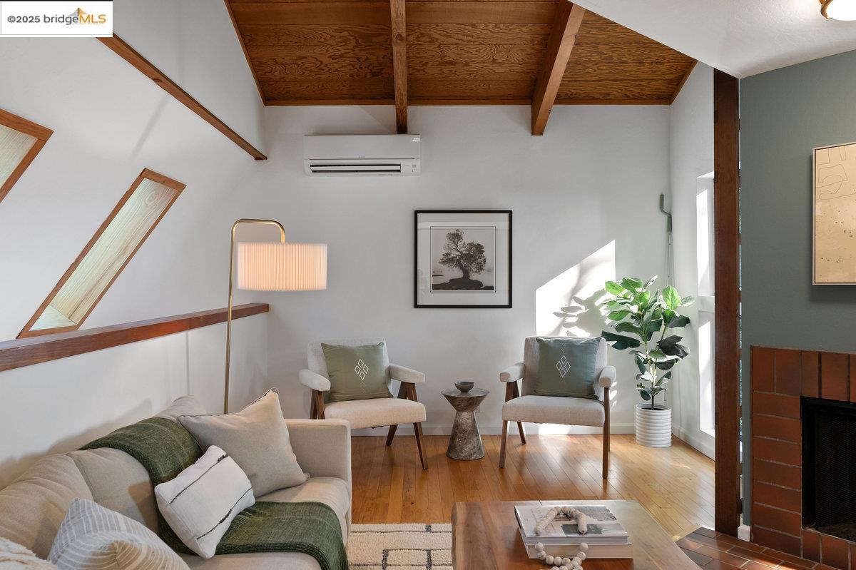 Detail Gallery Image 28 of 60 For 2112 Manzanita Dr, Oakland,  CA 94611 - 3 Beds | 2 Baths