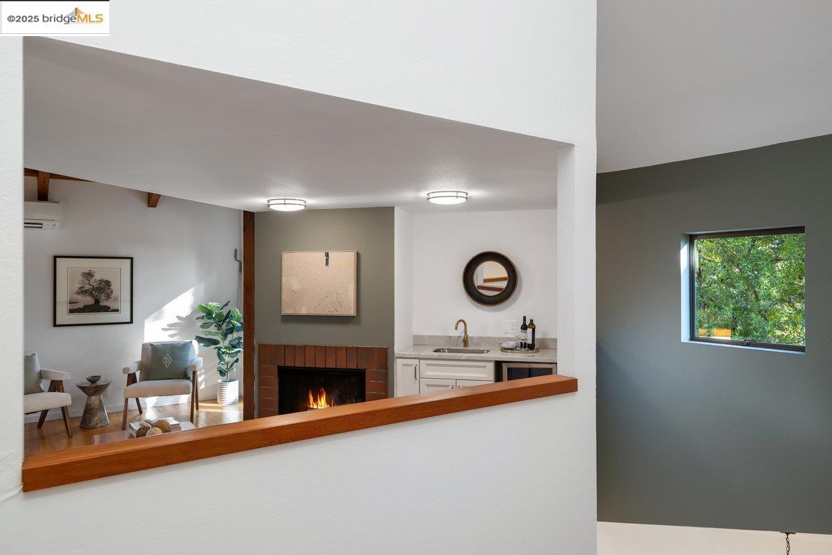 Detail Gallery Image 30 of 60 For 2112 Manzanita Dr, Oakland,  CA 94611 - 3 Beds | 2 Baths