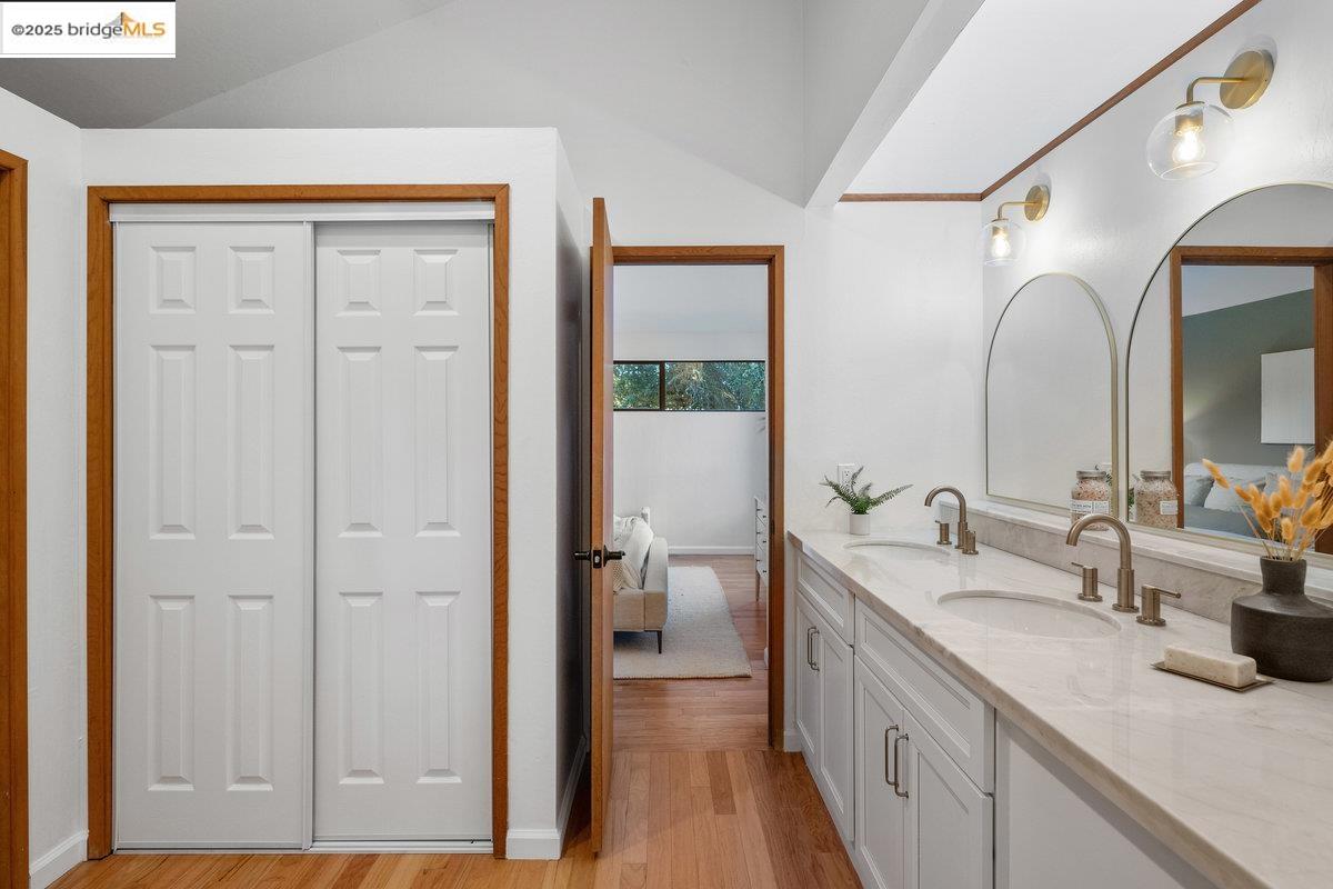 Detail Gallery Image 35 of 60 For 2112 Manzanita Dr, Oakland,  CA 94611 - 3 Beds | 2 Baths