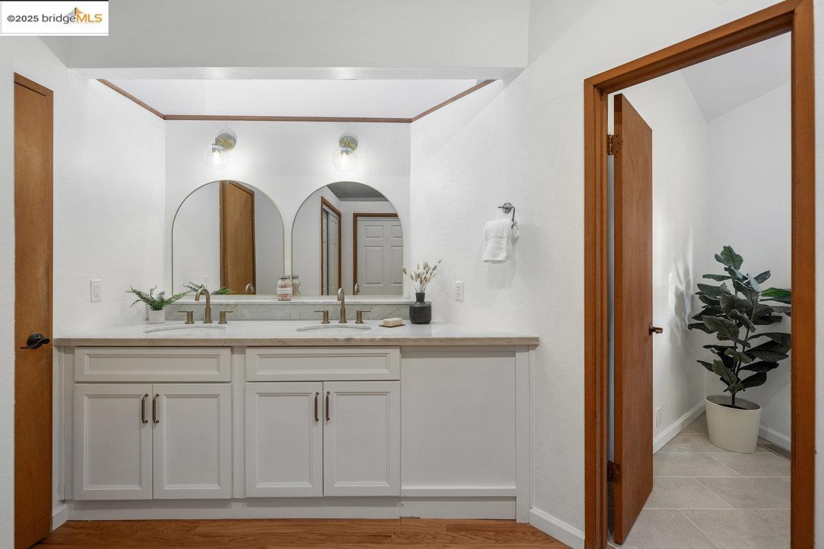 Detail Gallery Image 36 of 60 For 2112 Manzanita Dr, Oakland,  CA 94611 - 3 Beds | 2 Baths
