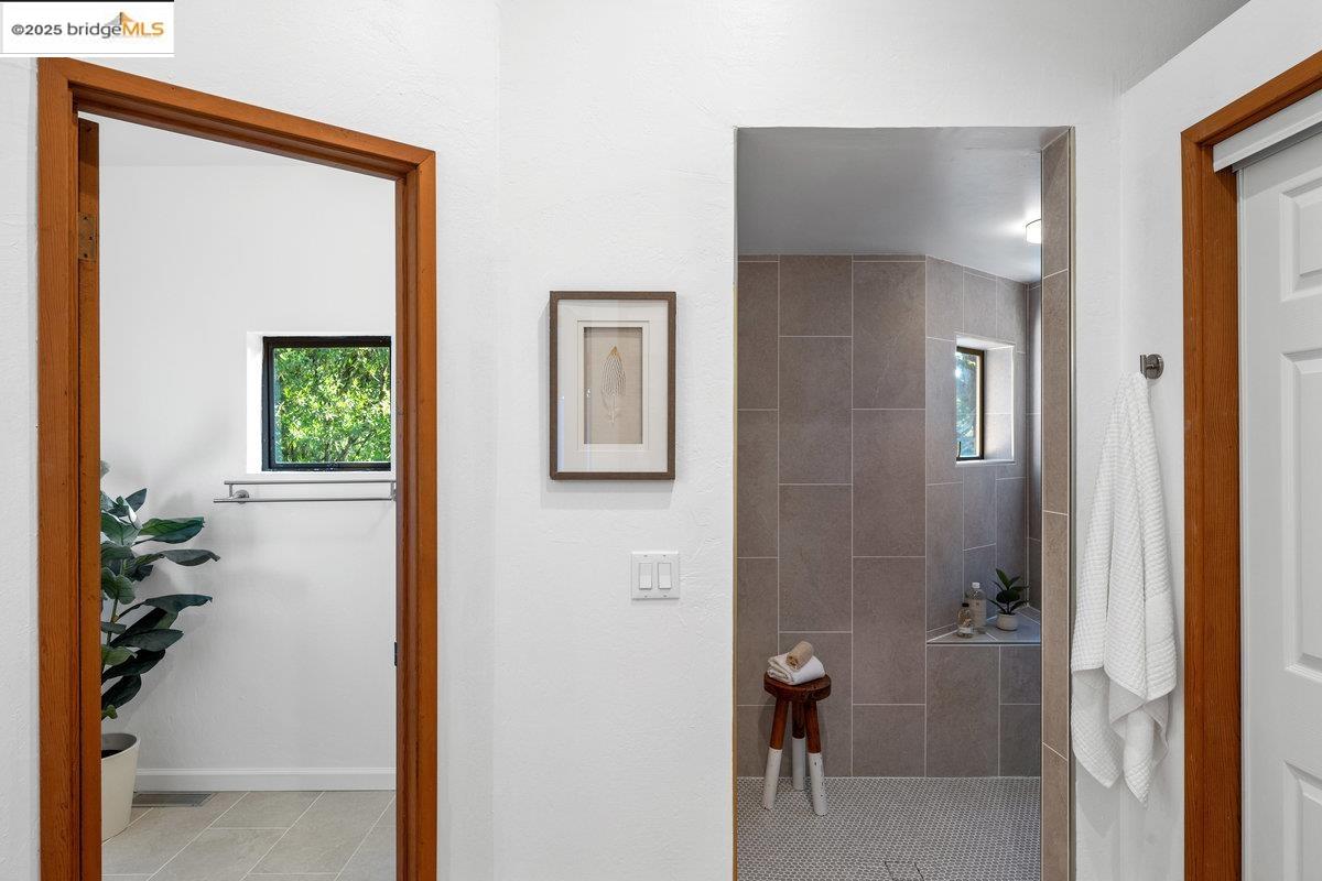 Detail Gallery Image 37 of 60 For 2112 Manzanita Dr, Oakland,  CA 94611 - 3 Beds | 2 Baths