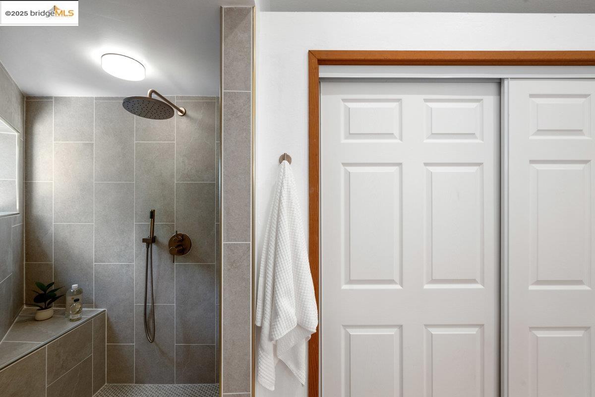Detail Gallery Image 38 of 60 For 2112 Manzanita Dr, Oakland,  CA 94611 - 3 Beds | 2 Baths