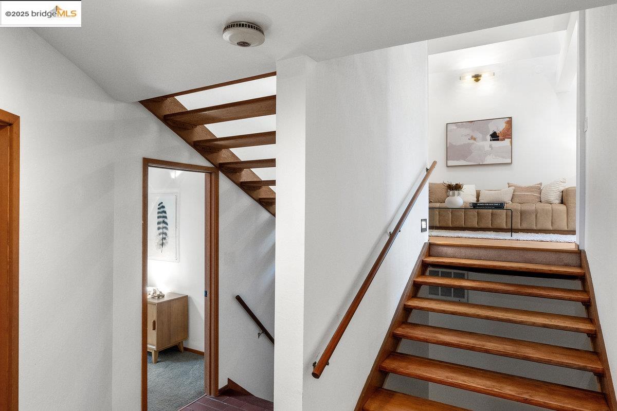 Detail Gallery Image 5 of 60 For 2112 Manzanita Dr, Oakland,  CA 94611 - 3 Beds | 2 Baths