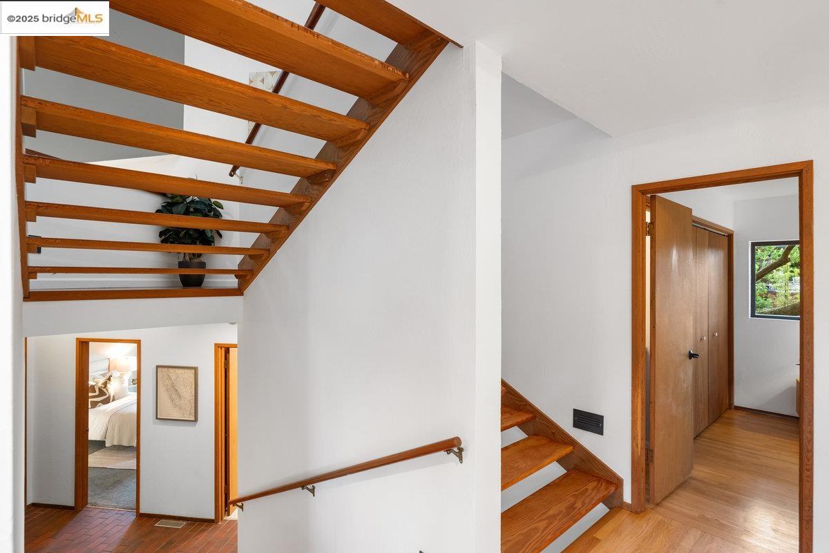 Detail Gallery Image 42 of 60 For 2112 Manzanita Dr, Oakland,  CA 94611 - 3 Beds | 2 Baths