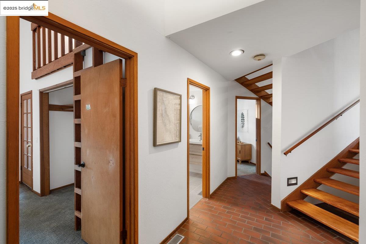 Detail Gallery Image 43 of 60 For 2112 Manzanita Dr, Oakland,  CA 94611 - 3 Beds | 2 Baths