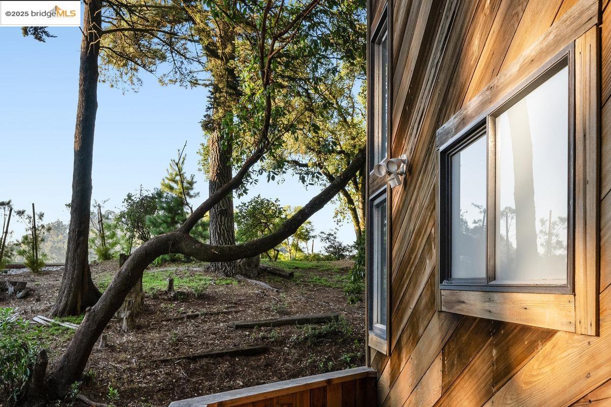 Detail Gallery Image 49 of 60 For 2112 Manzanita Dr, Oakland,  CA 94611 - 3 Beds | 2 Baths