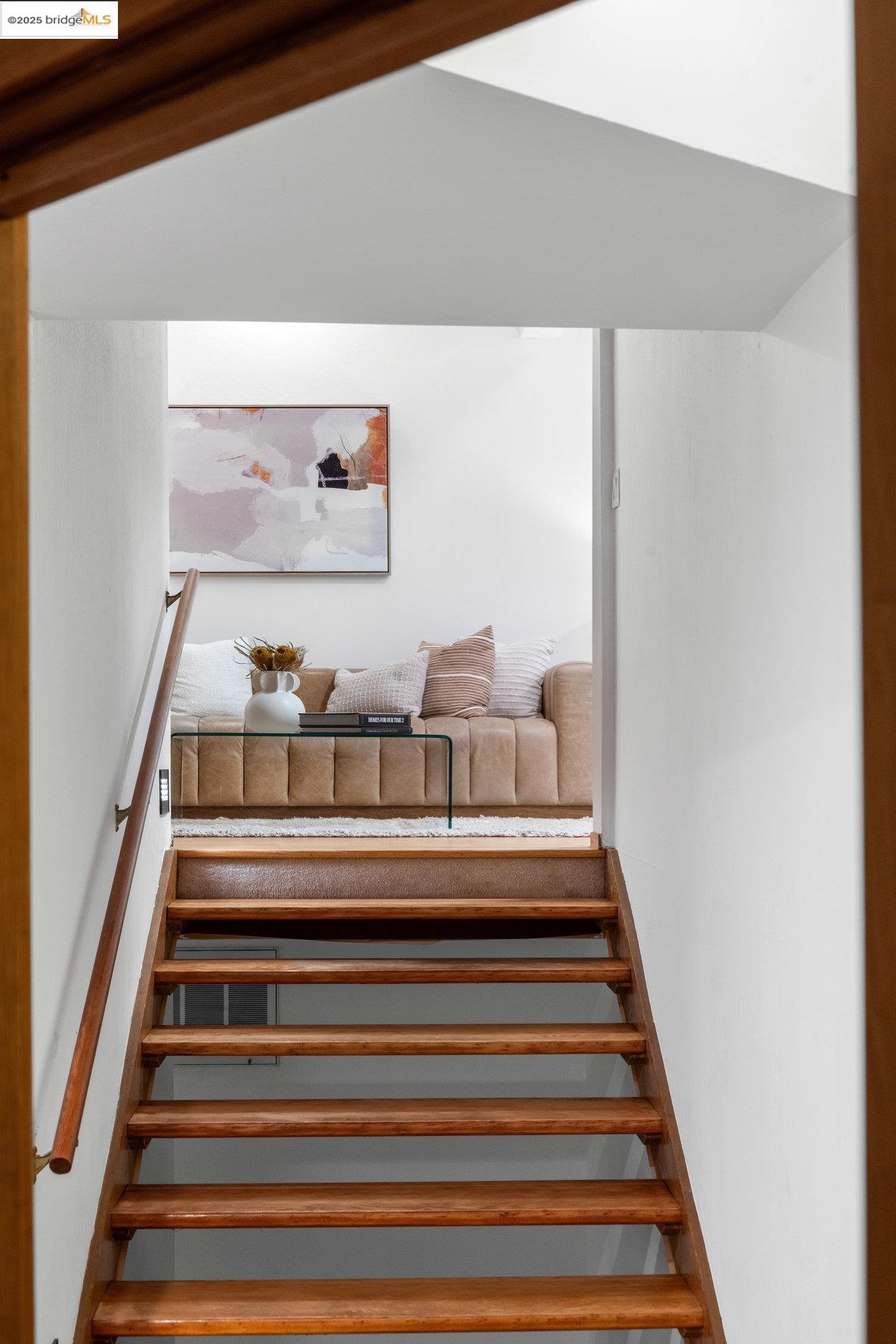 Detail Gallery Image 6 of 60 For 2112 Manzanita Dr, Oakland,  CA 94611 - 3 Beds | 2 Baths