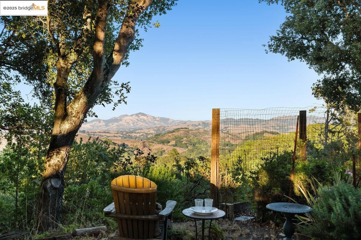 Detail Gallery Image 53 of 60 For 2112 Manzanita Dr, Oakland,  CA 94611 - 3 Beds | 2 Baths