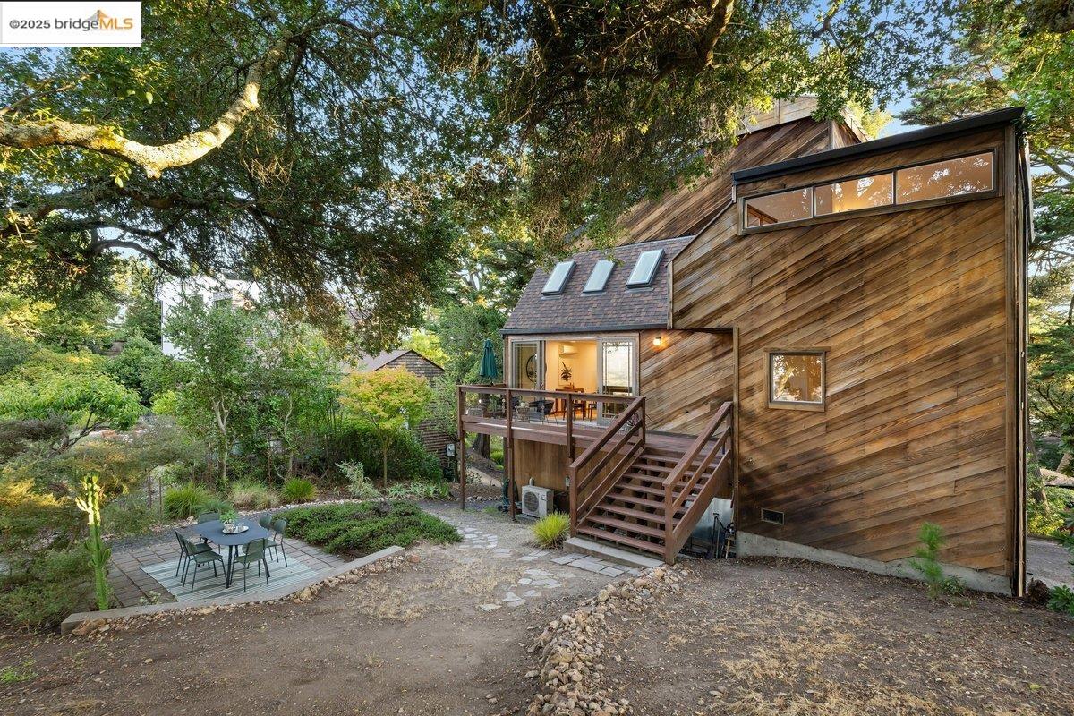 Detail Gallery Image 59 of 60 For 2112 Manzanita Dr, Oakland,  CA 94611 - 3 Beds | 2 Baths