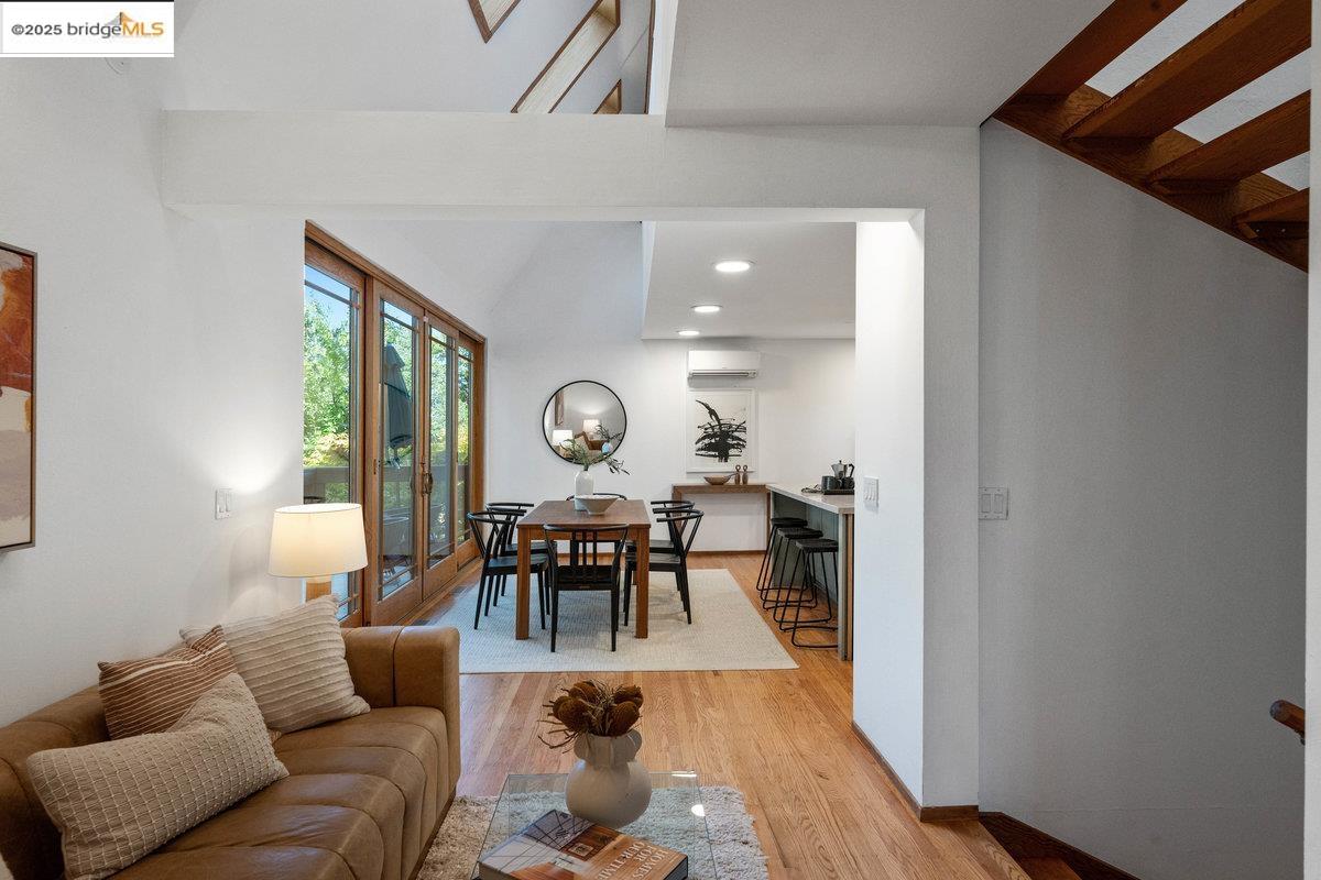 Detail Gallery Image 9 of 60 For 2112 Manzanita Dr, Oakland,  CA 94611 - 3 Beds | 2 Baths