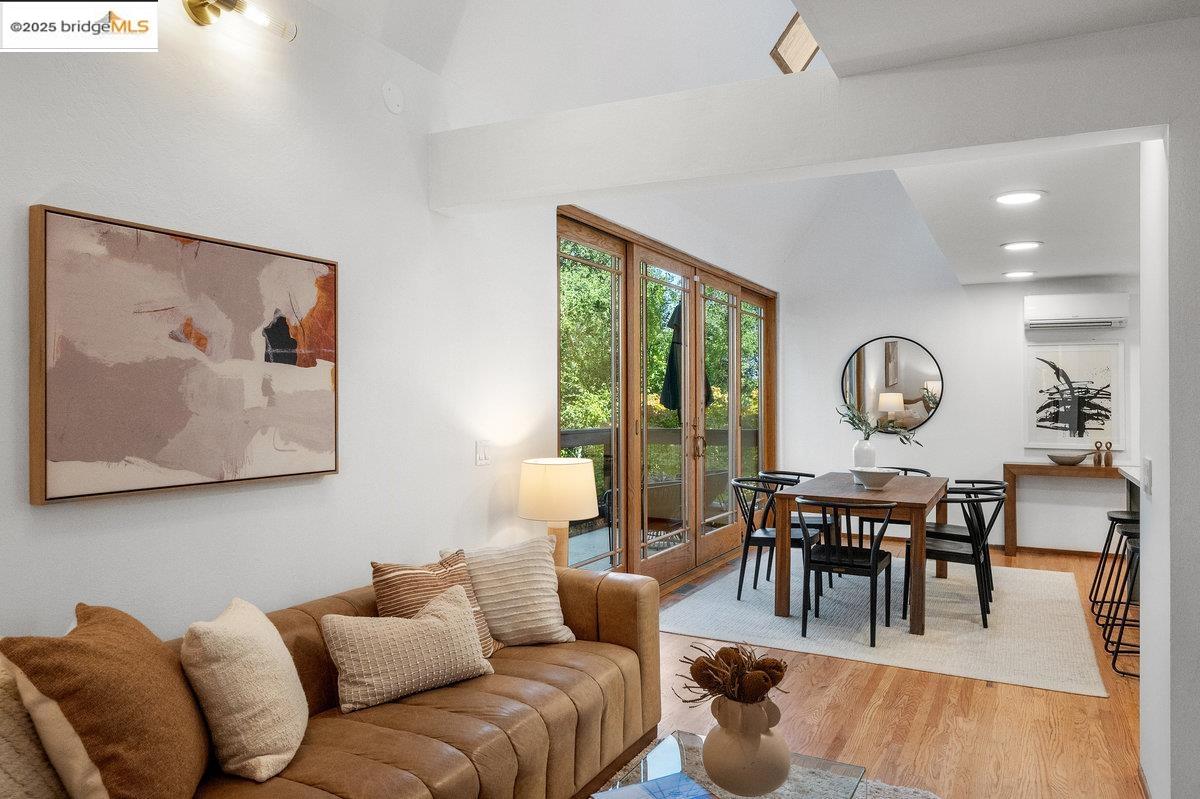 Detail Gallery Image 10 of 60 For 2112 Manzanita Dr, Oakland,  CA 94611 - 3 Beds | 2 Baths