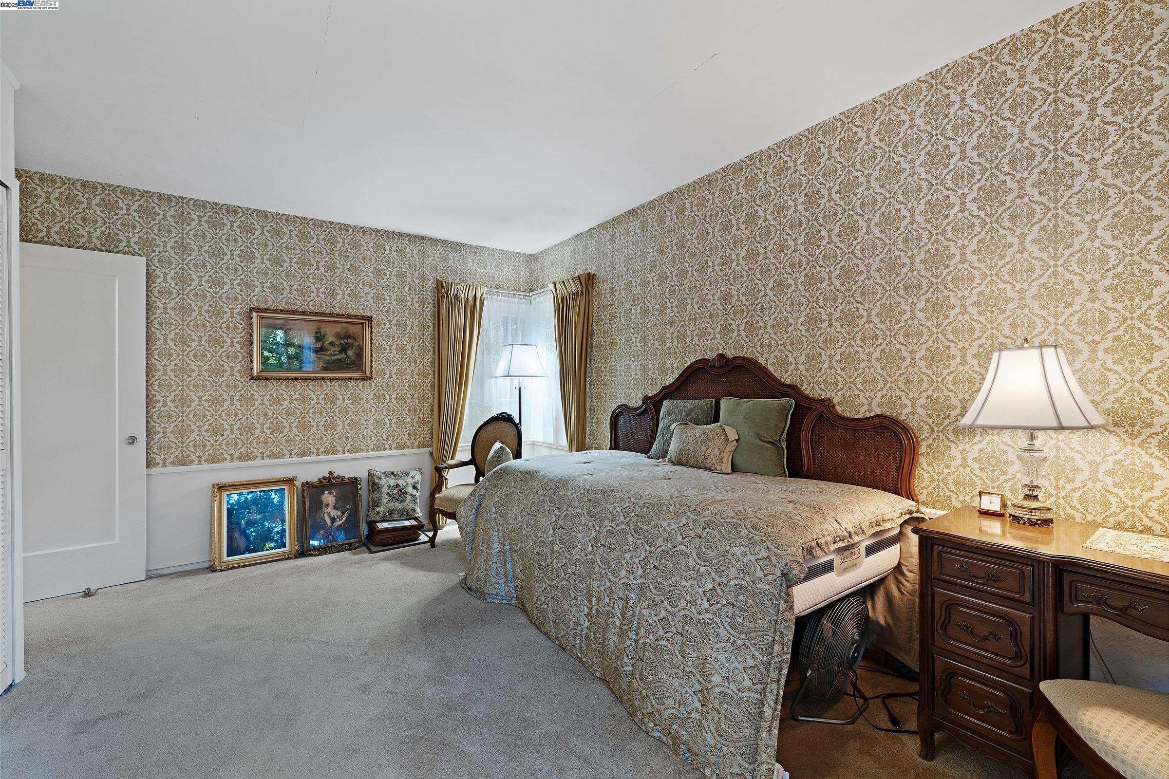 Detail Gallery Image 16 of 35 For 2863 Burton Dr, Oakland,  CA 94611 - 2 Beds | 1/1 Baths