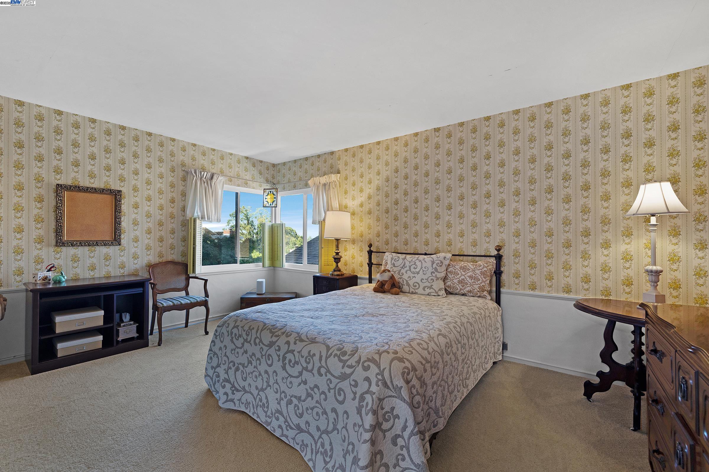 Detail Gallery Image 18 of 35 For 2863 Burton Dr, Oakland,  CA 94611 - 2 Beds | 1/1 Baths