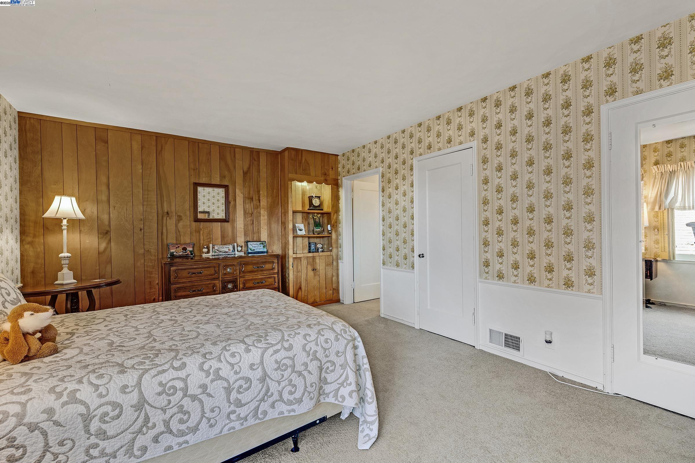 Detail Gallery Image 19 of 35 For 2863 Burton Dr, Oakland,  CA 94611 - 2 Beds | 1/1 Baths