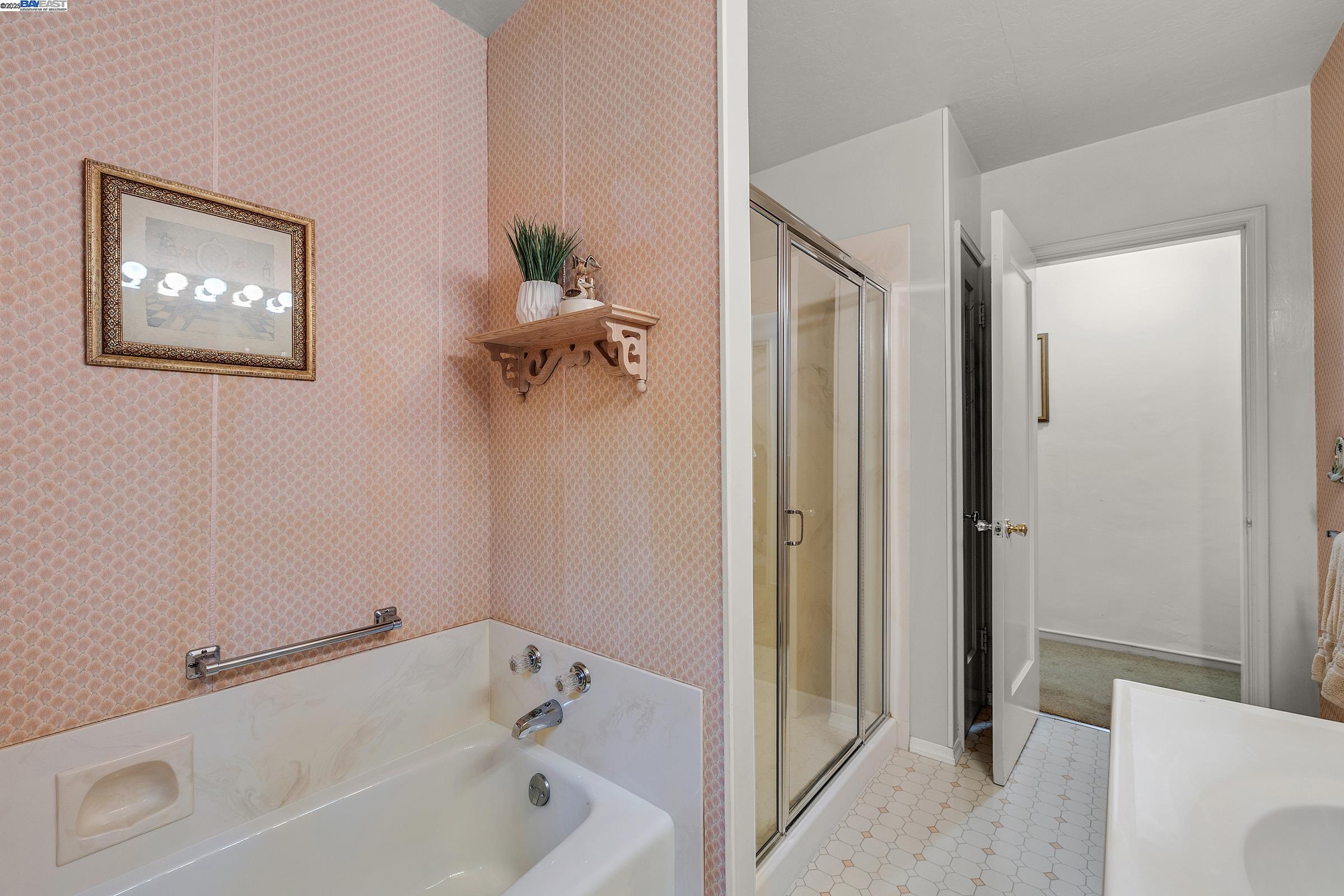 Detail Gallery Image 21 of 35 For 2863 Burton Dr, Oakland,  CA 94611 - 2 Beds | 1/1 Baths