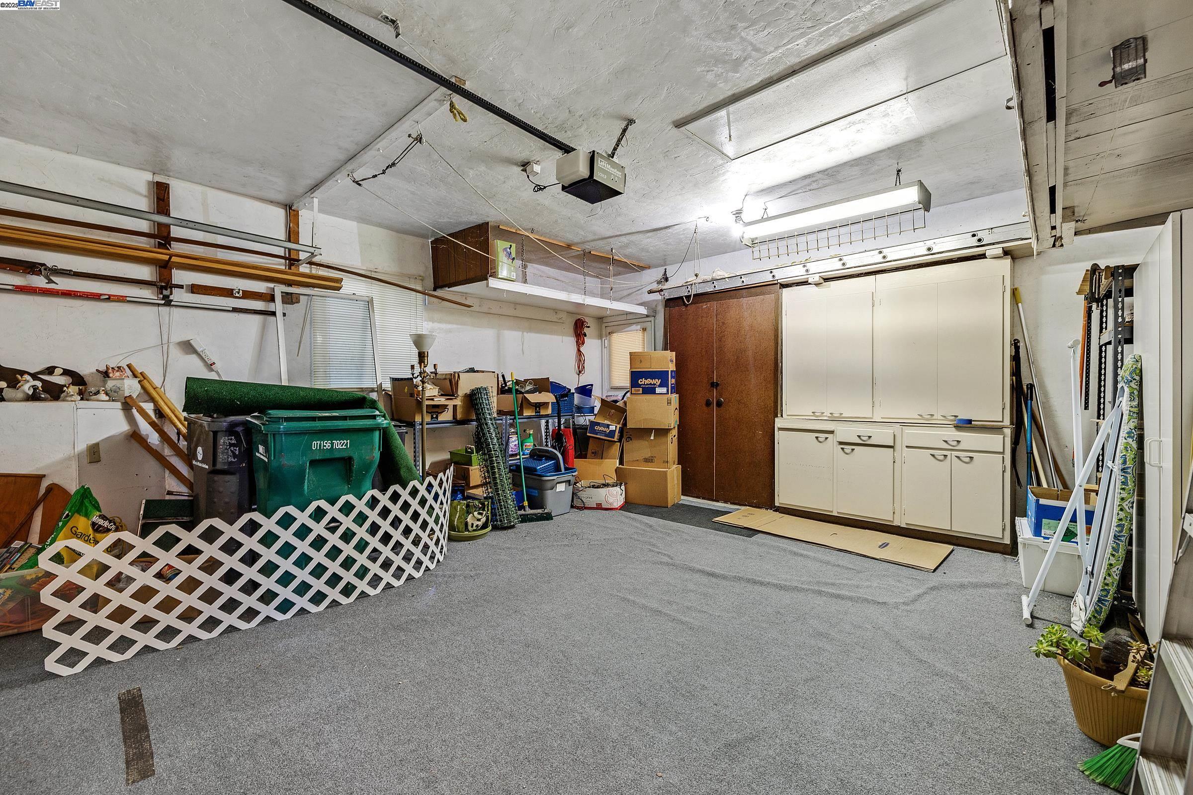 Detail Gallery Image 27 of 35 For 2863 Burton Dr, Oakland,  CA 94611 - 2 Beds | 1/1 Baths