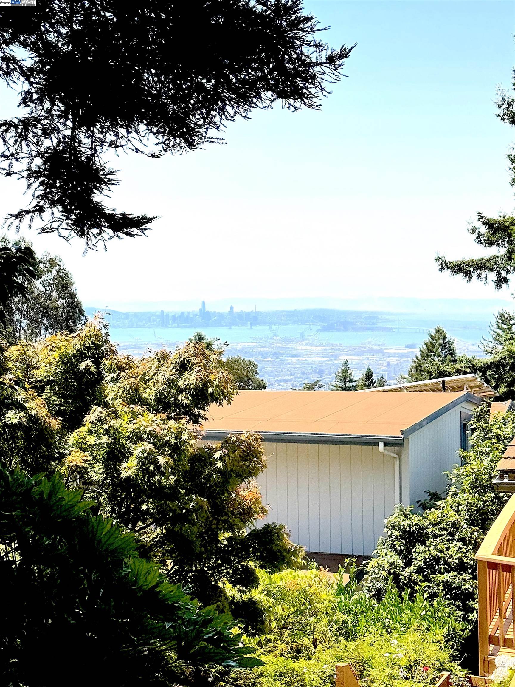 Detail Gallery Image 34 of 35 For 2863 Burton Dr, Oakland,  CA 94611 - 2 Beds | 1/1 Baths