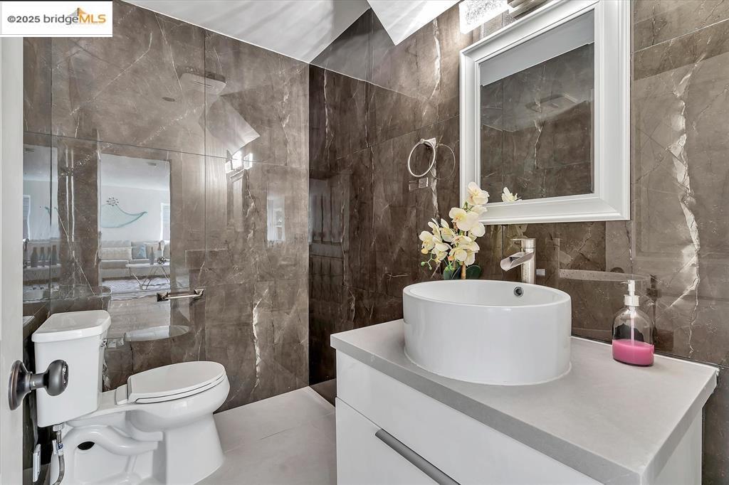 Detail Gallery Image 14 of 34 For 1642 Dune Point Ct, Discovery Bay,  CA 94505 - 6 Beds | 4/1 Baths