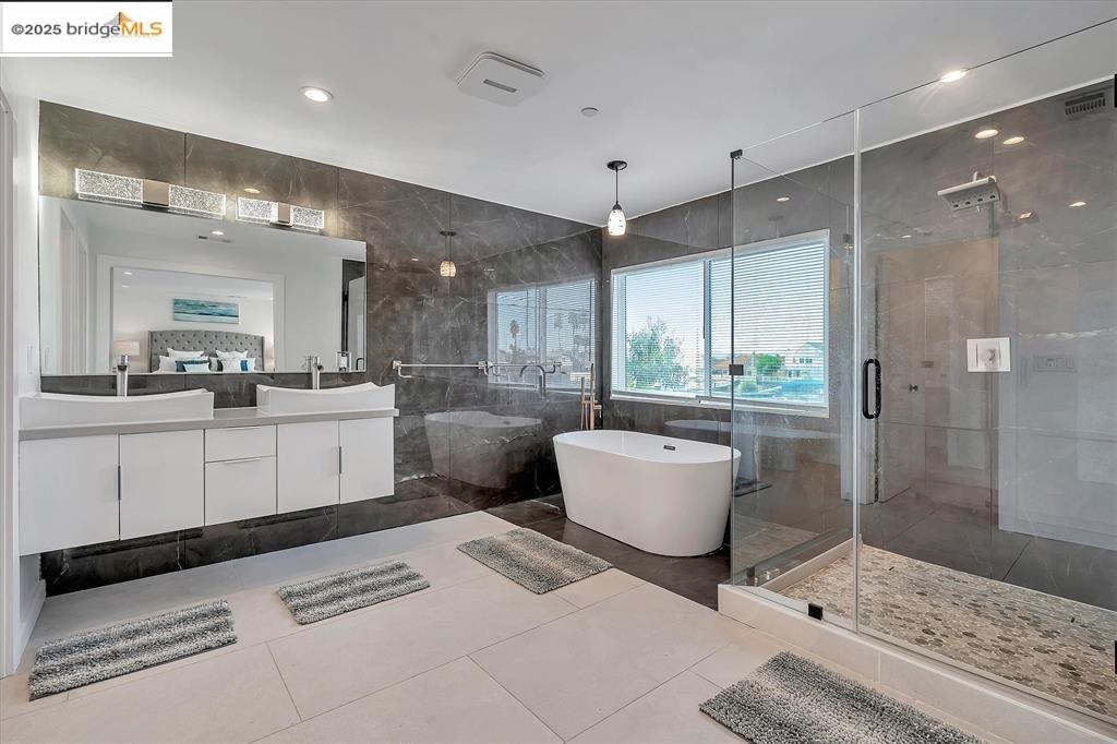 Detail Gallery Image 21 of 34 For 1642 Dune Point Ct, Discovery Bay,  CA 94505 - 6 Beds | 4/1 Baths