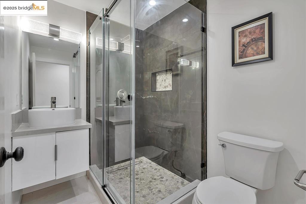 Detail Gallery Image 25 of 34 For 1642 Dune Point Ct, Discovery Bay,  CA 94505 - 6 Beds | 4/1 Baths